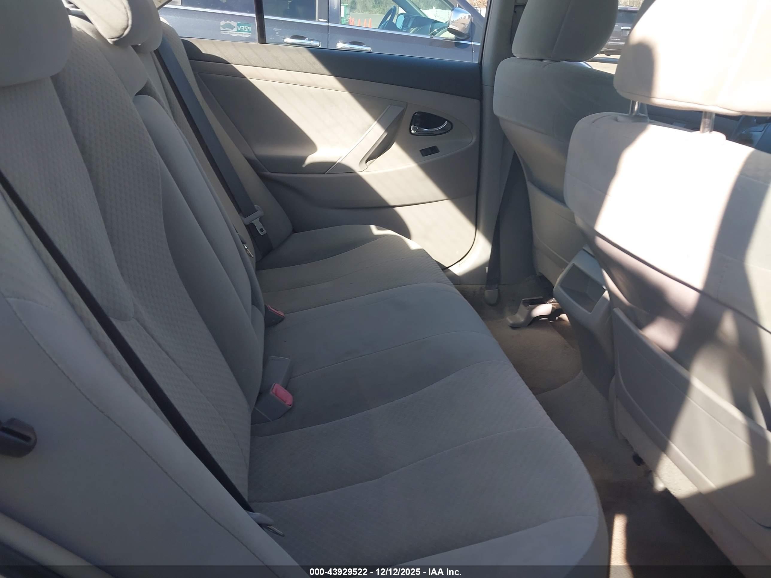 TOYOTA CAMRY image 8