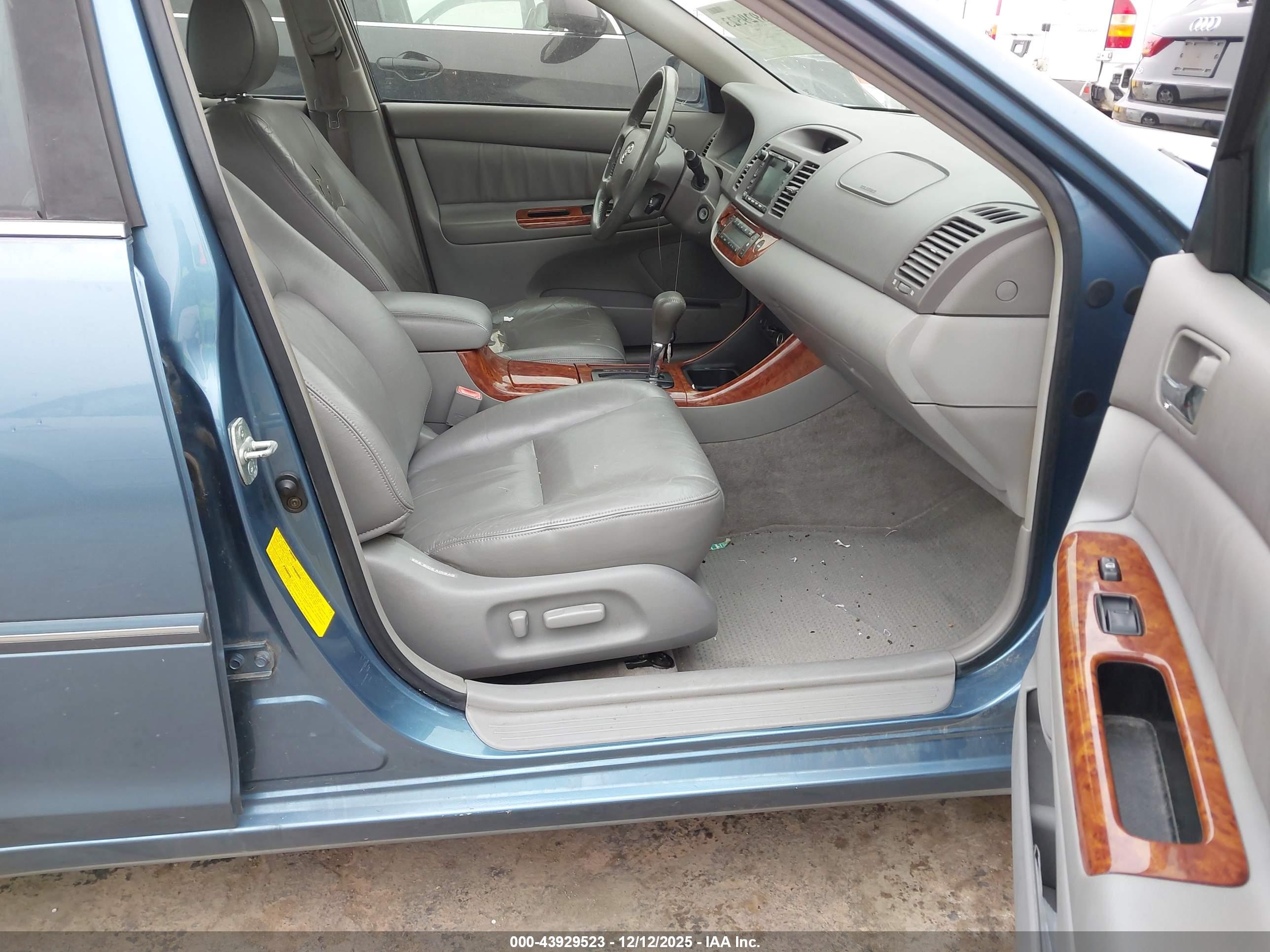TOYOTA CAMRY image 5