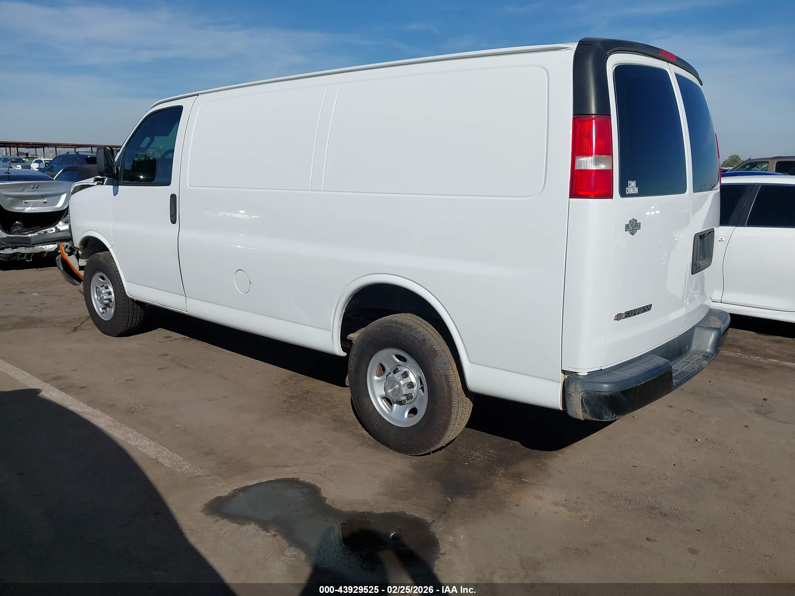 CHEVROLET EXPRESS image 3