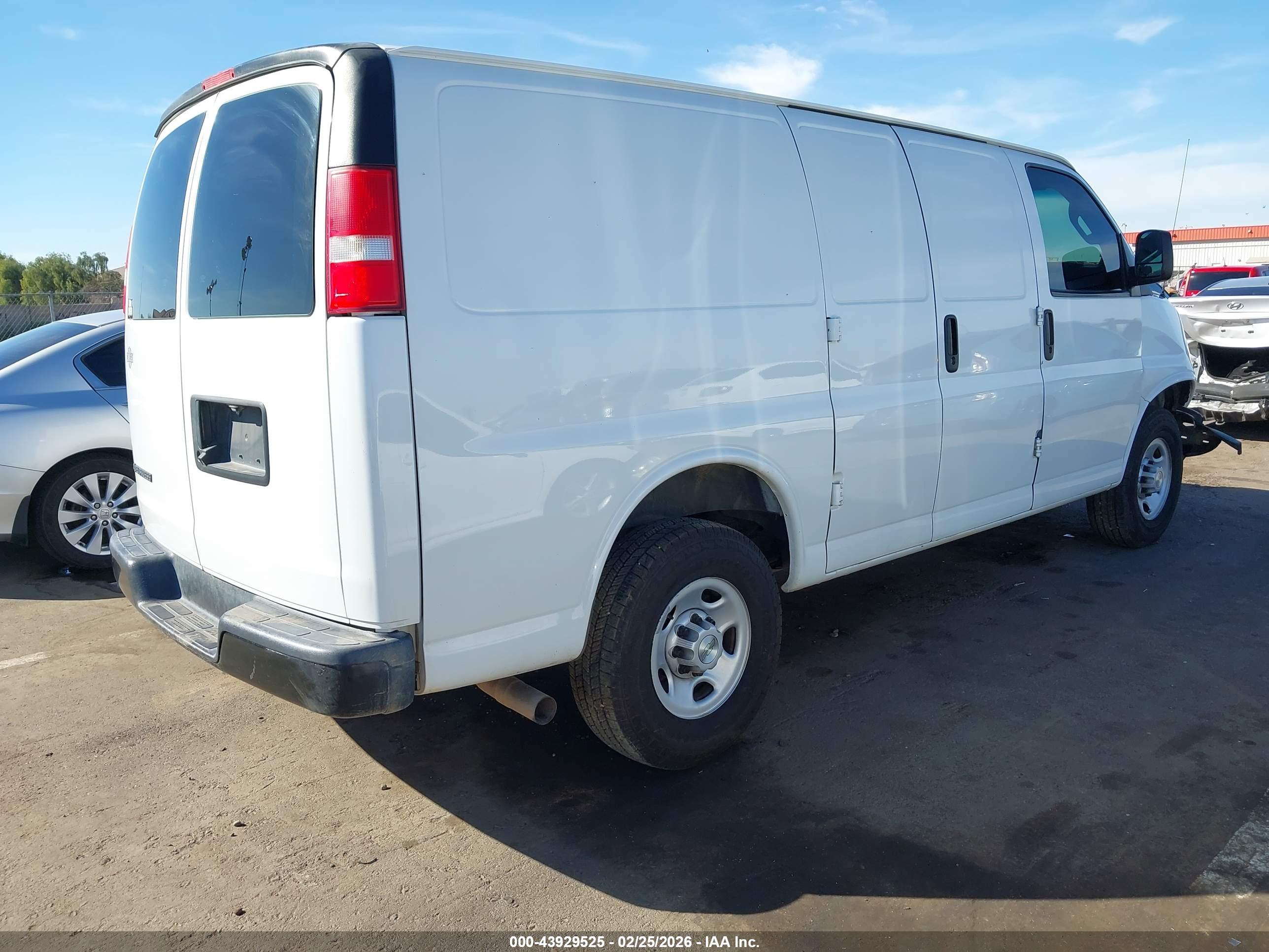 CHEVROLET EXPRESS image 4