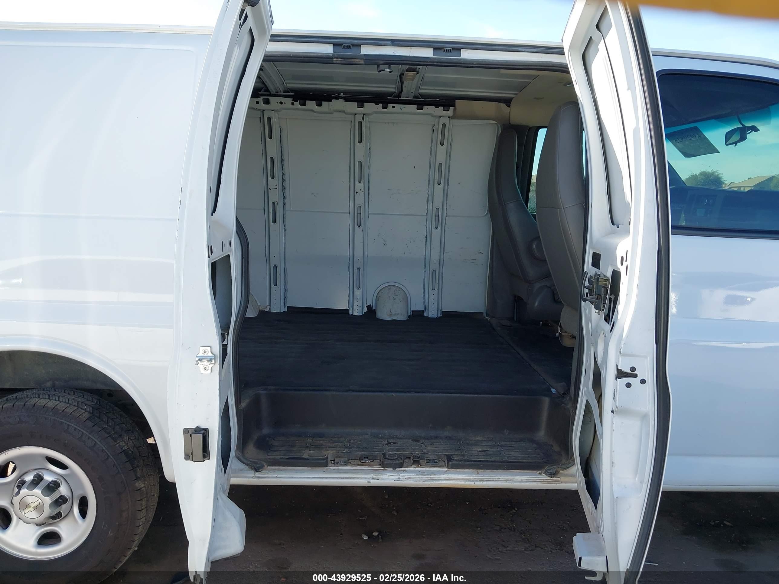 CHEVROLET EXPRESS image 8