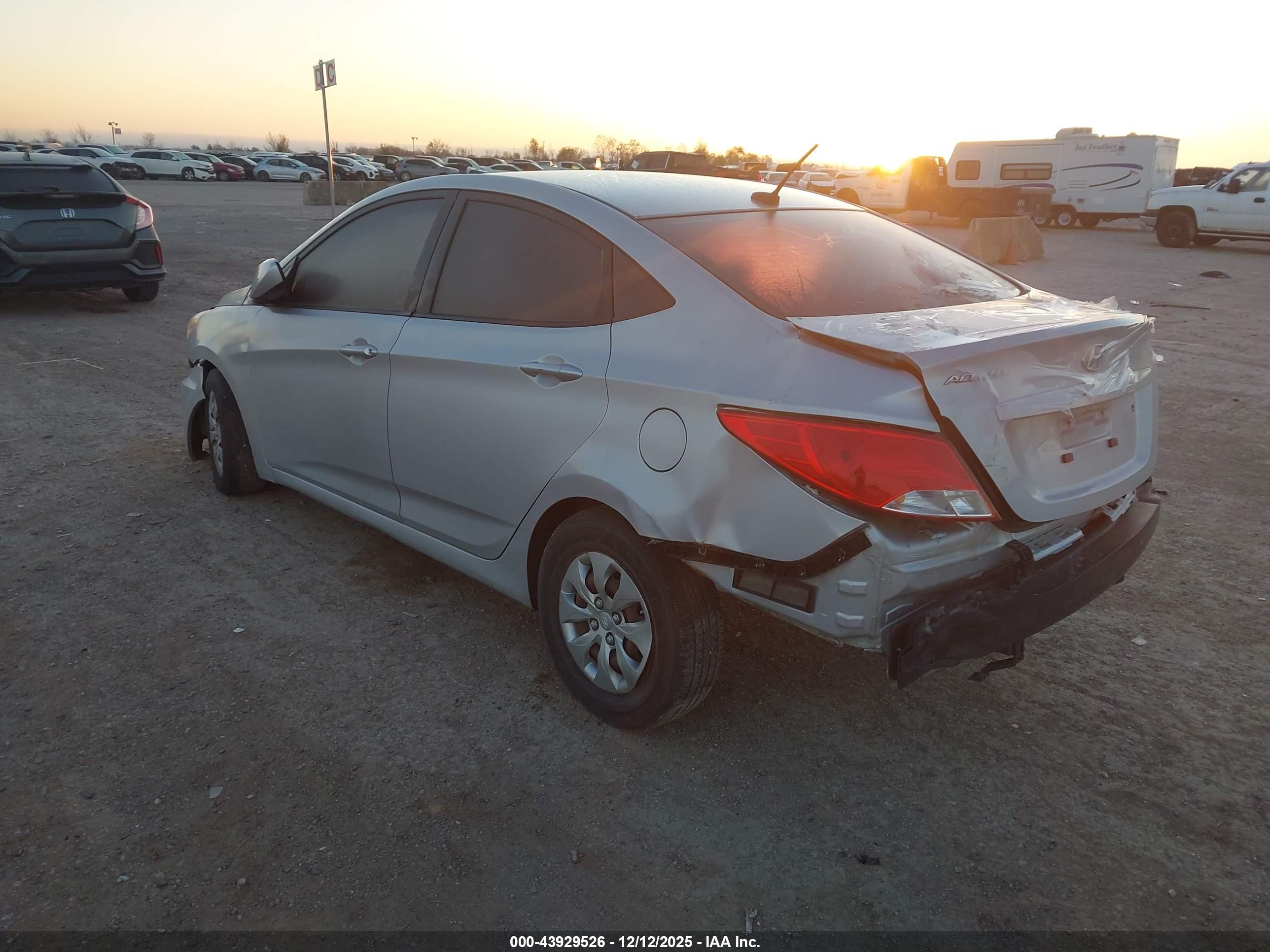 HYUNDAI ACCENT image 3