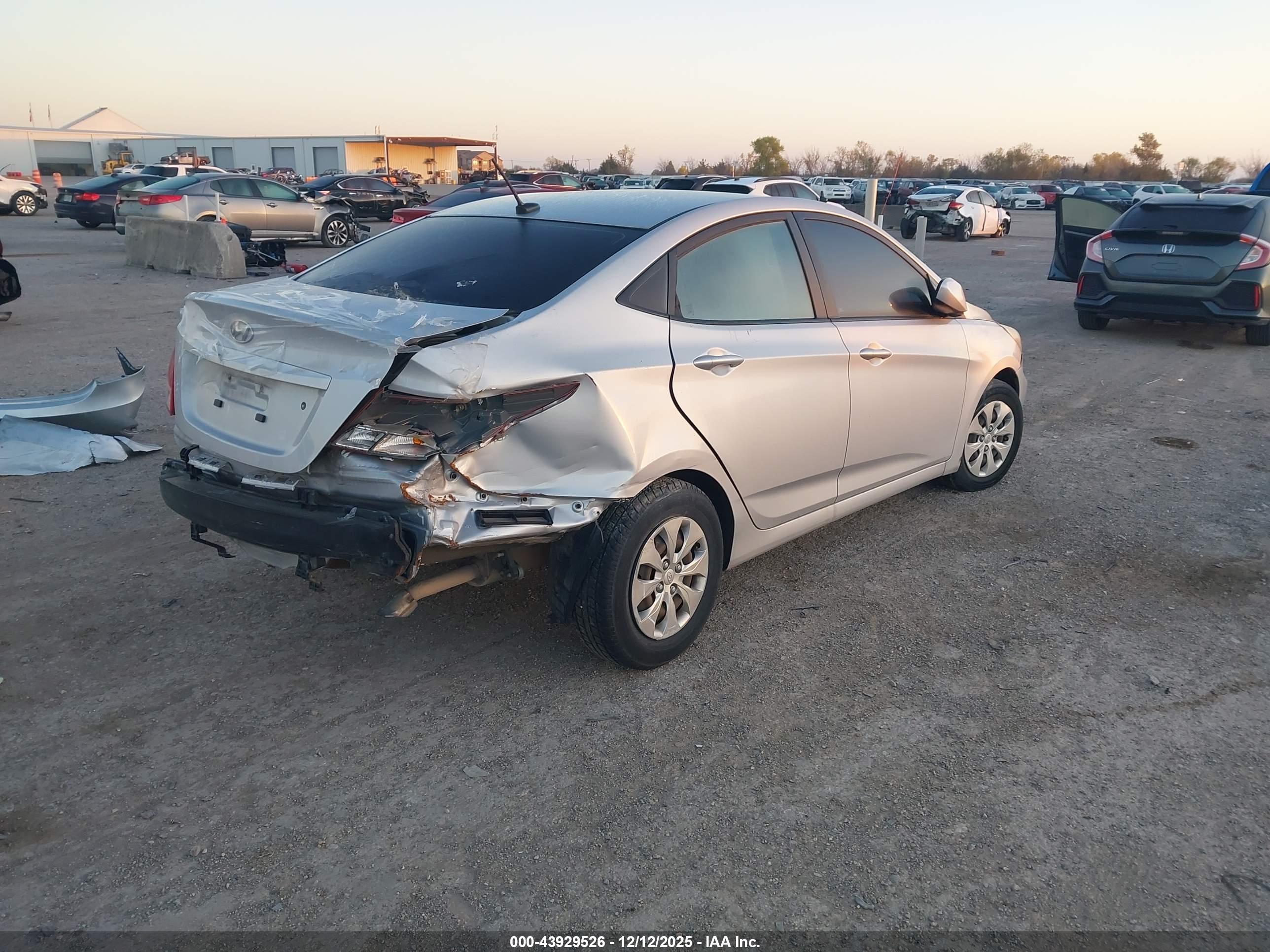 HYUNDAI ACCENT image 4