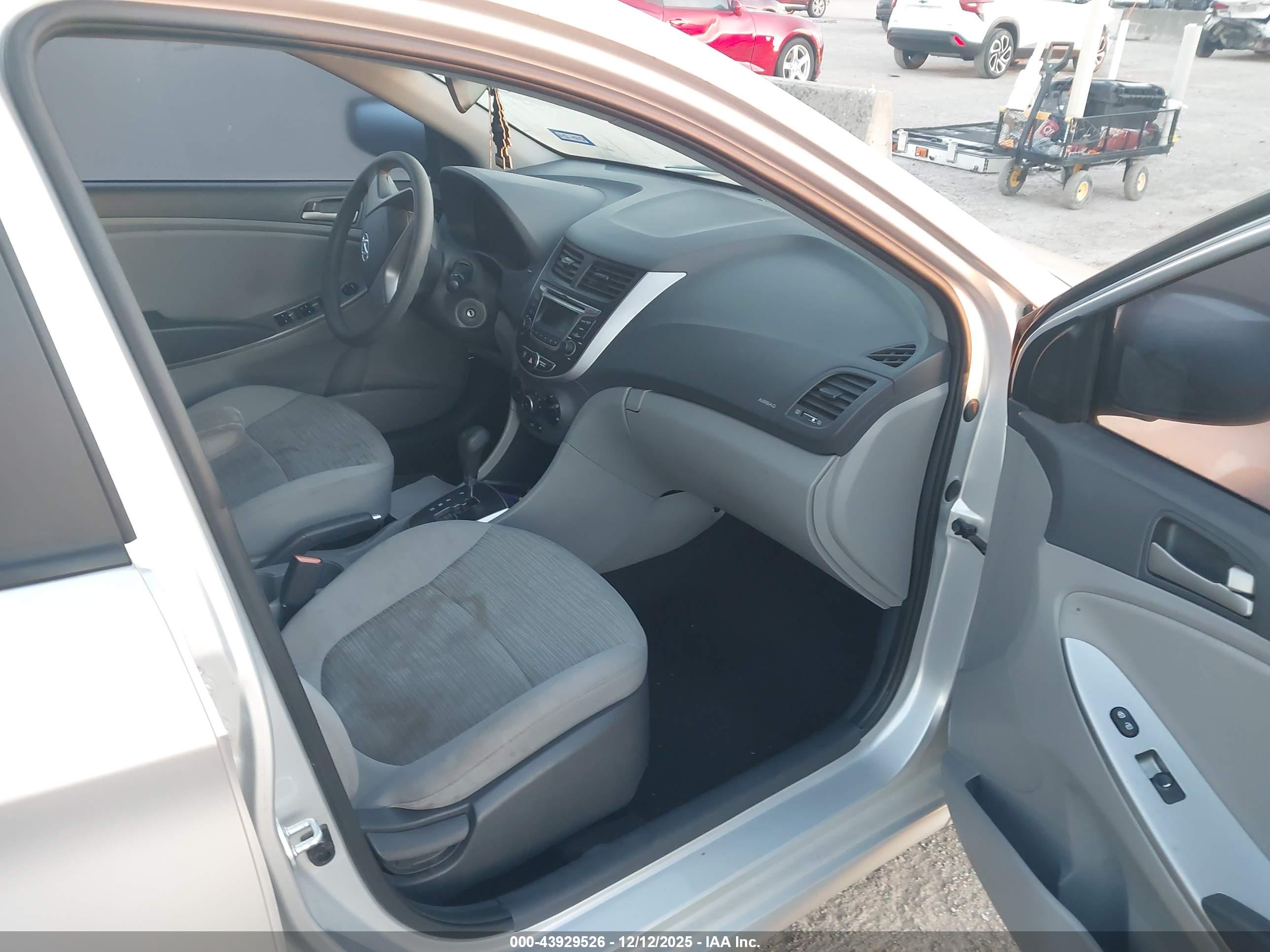 HYUNDAI ACCENT image 5