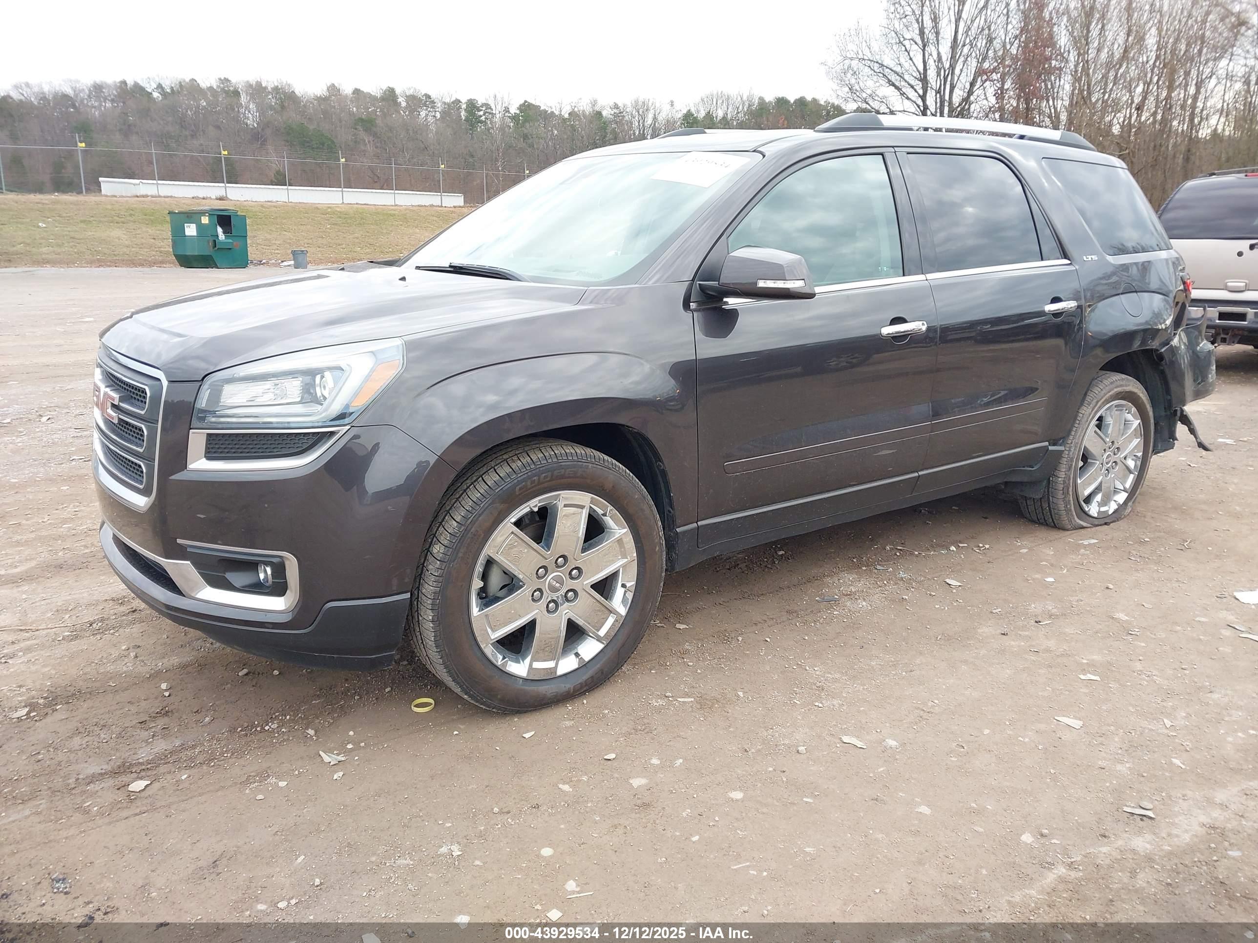 GMC ACADIA image 2