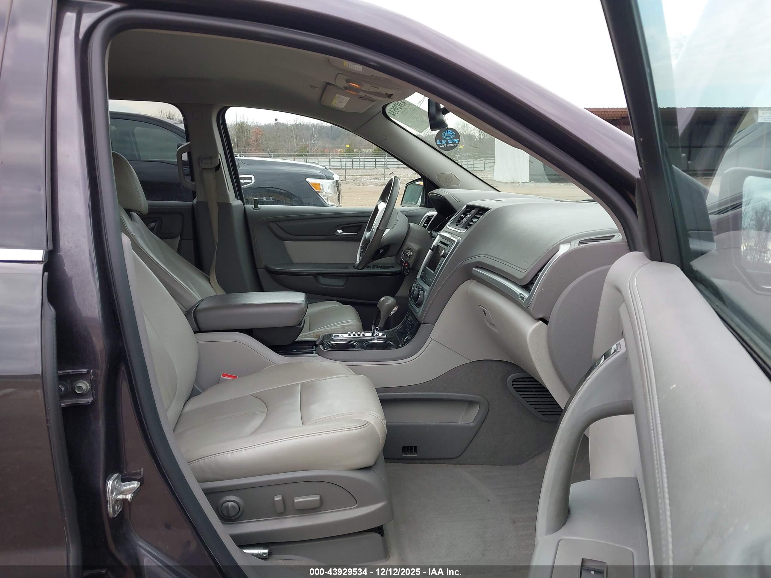 GMC ACADIA image 5