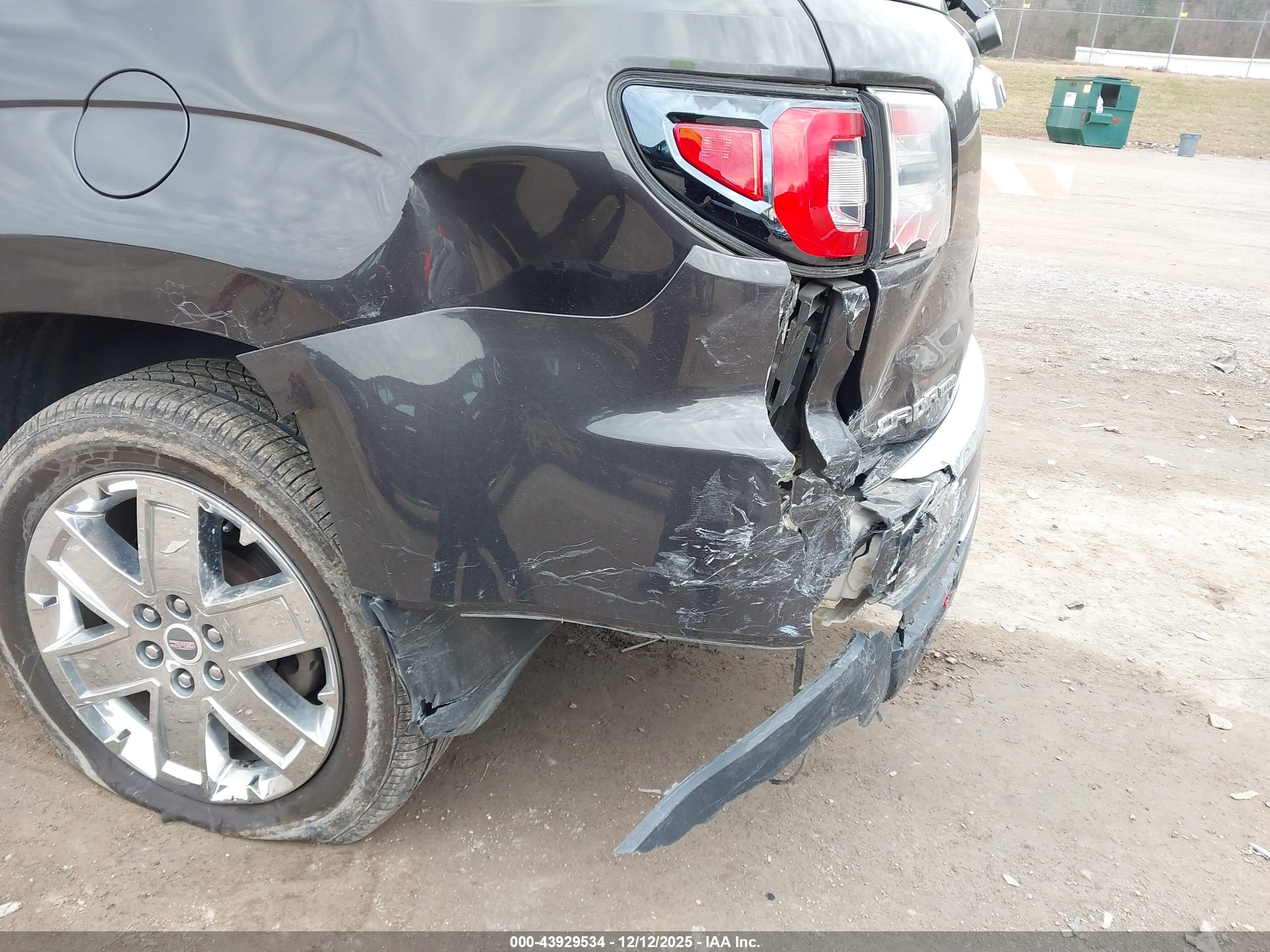 GMC ACADIA image 6