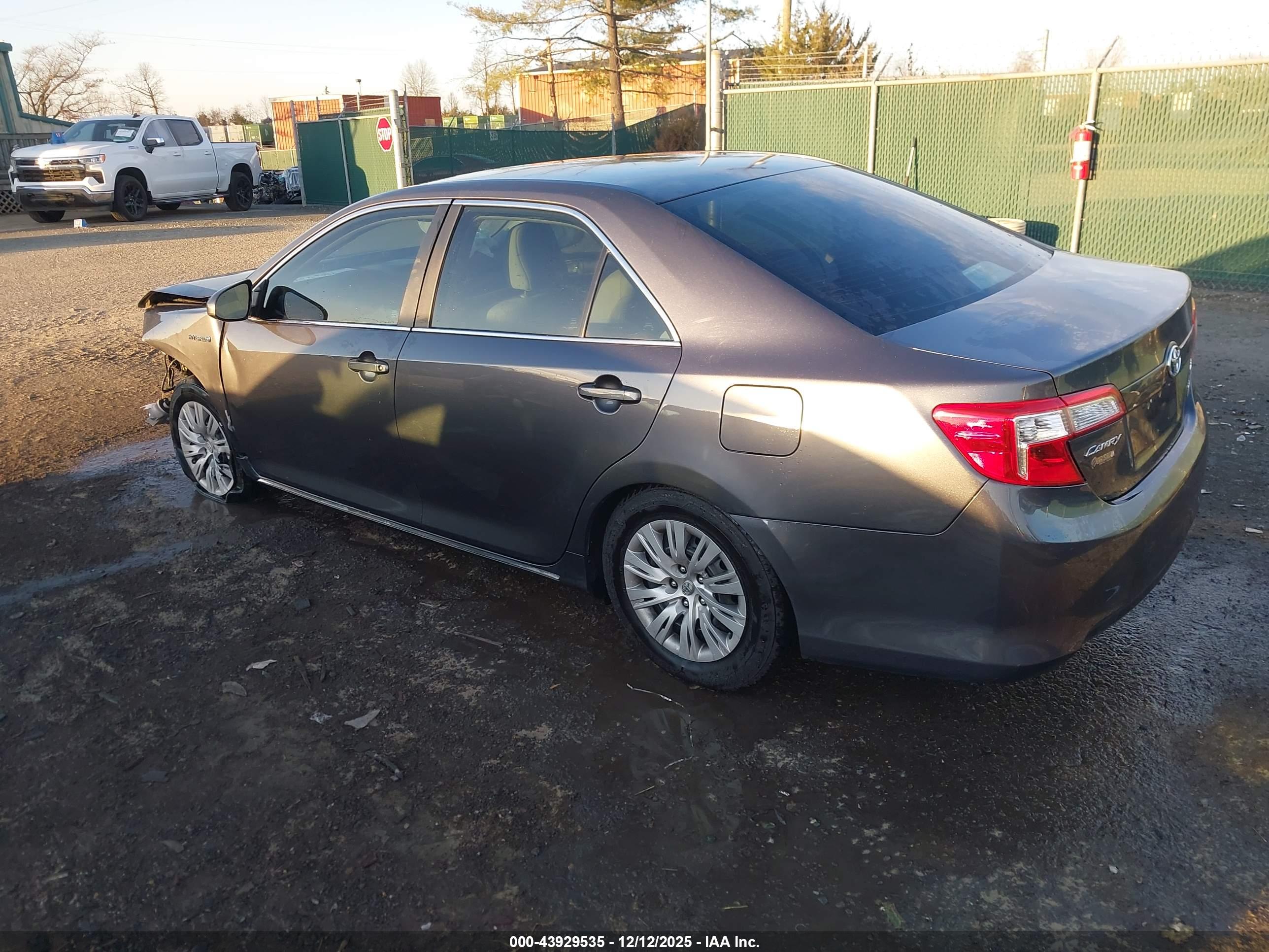 TOYOTA CAMRY image 3