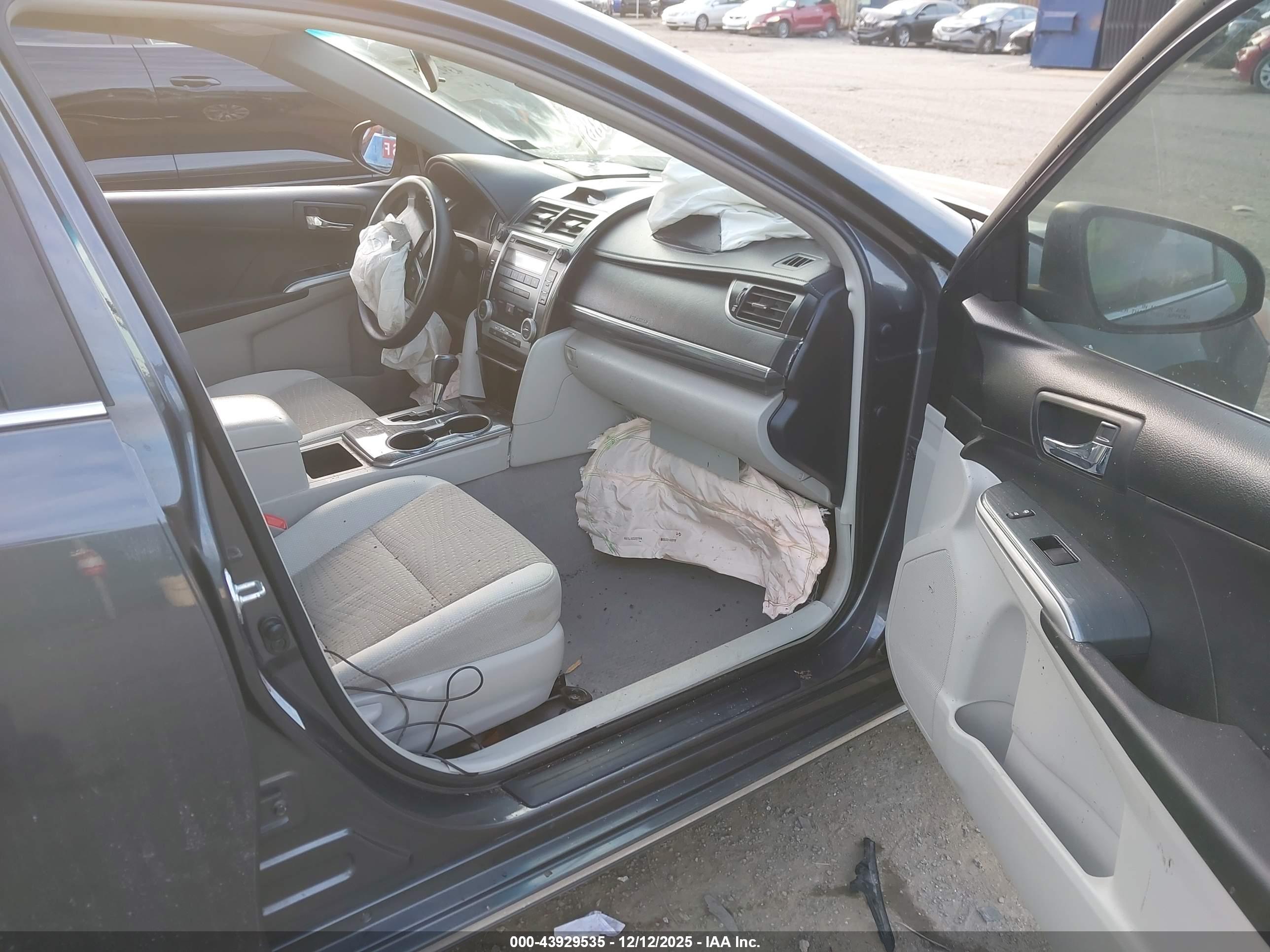 TOYOTA CAMRY image 5