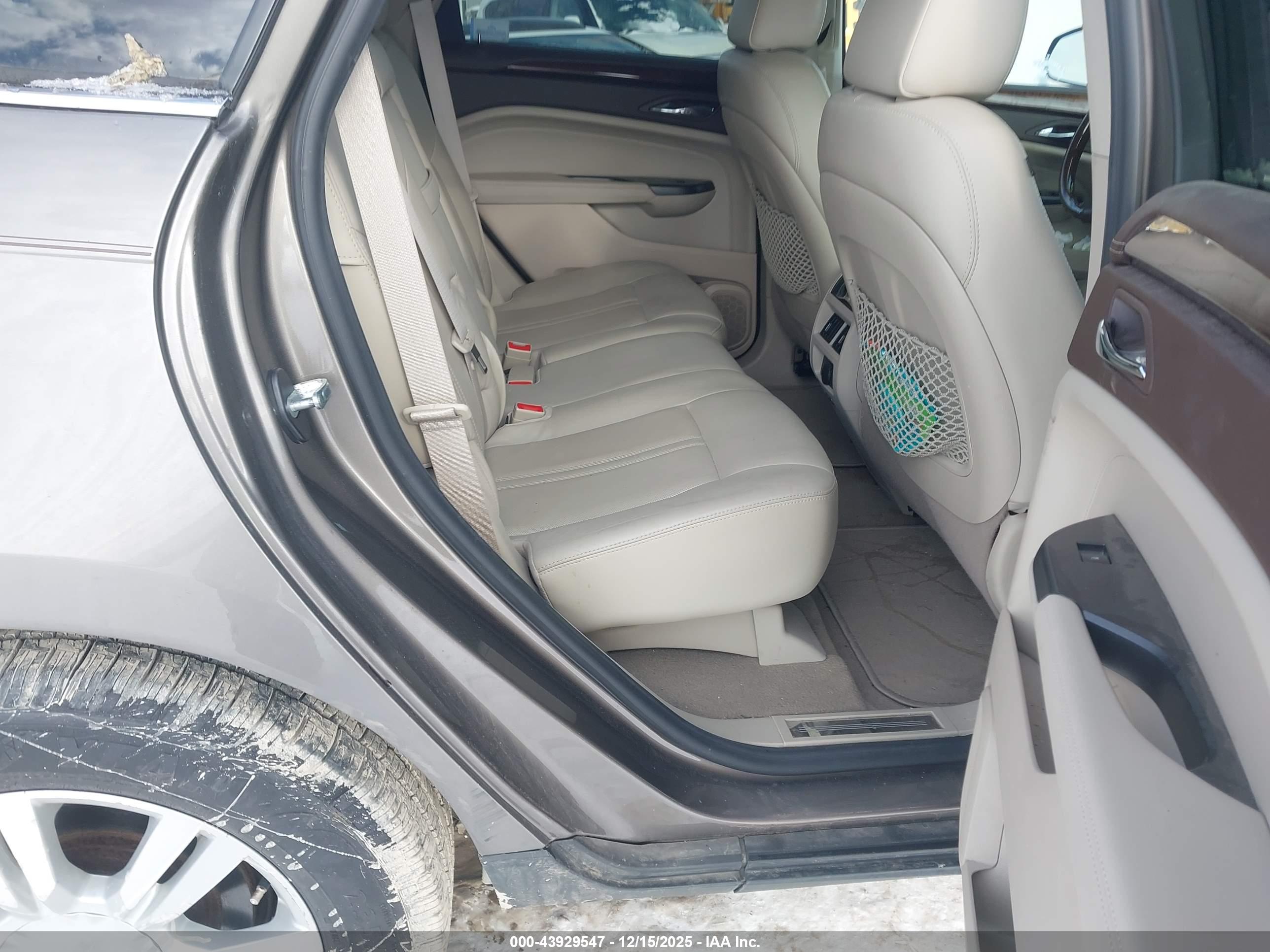CADILLAC SRX image 8