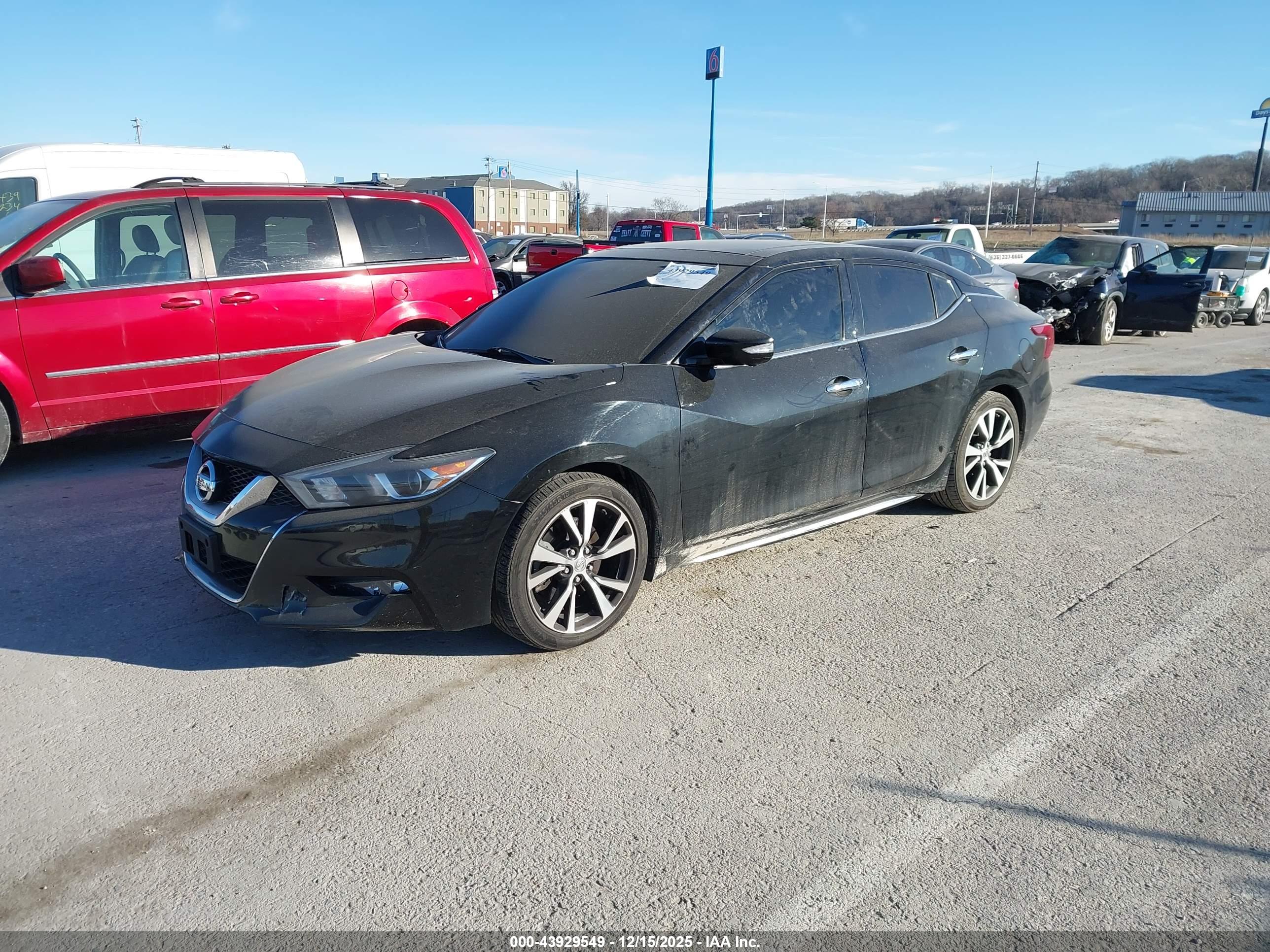 NISSAN MAXIMA image 2