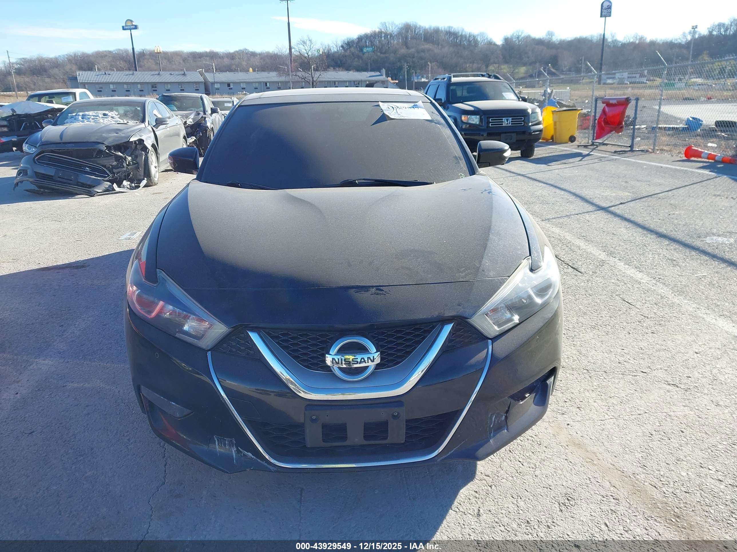 NISSAN MAXIMA image 6