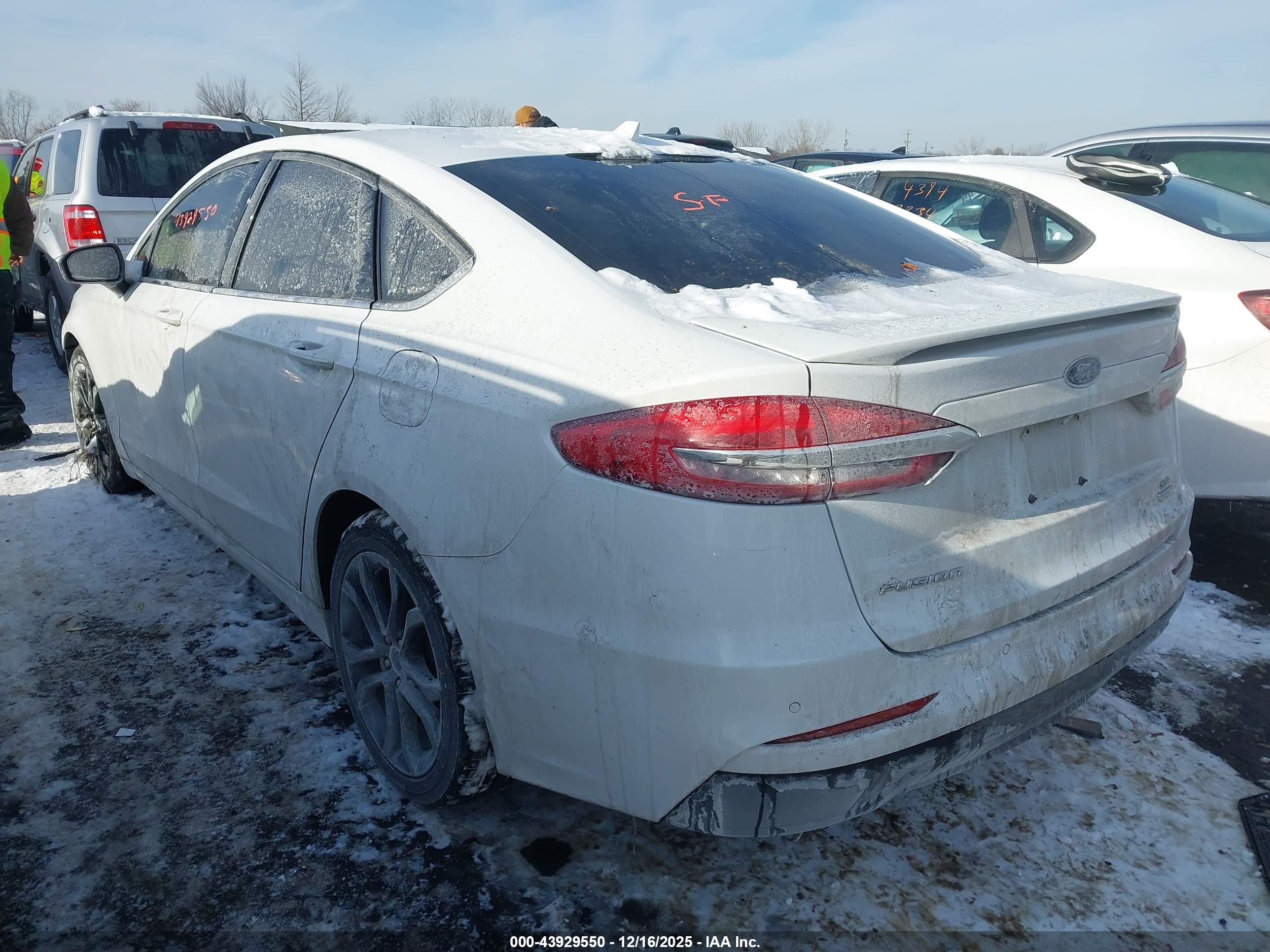 FORD FUSION image 3