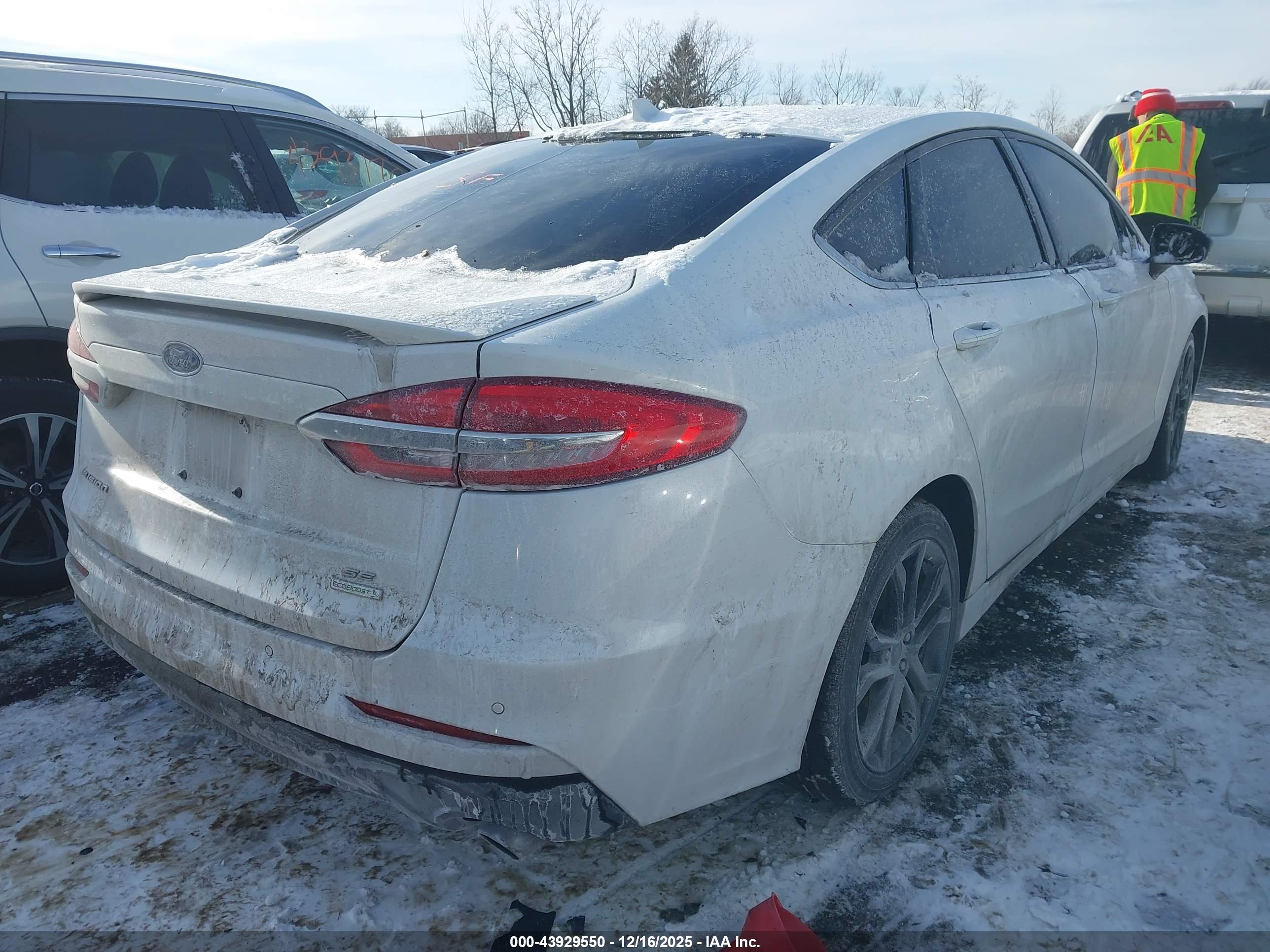 FORD FUSION image 4