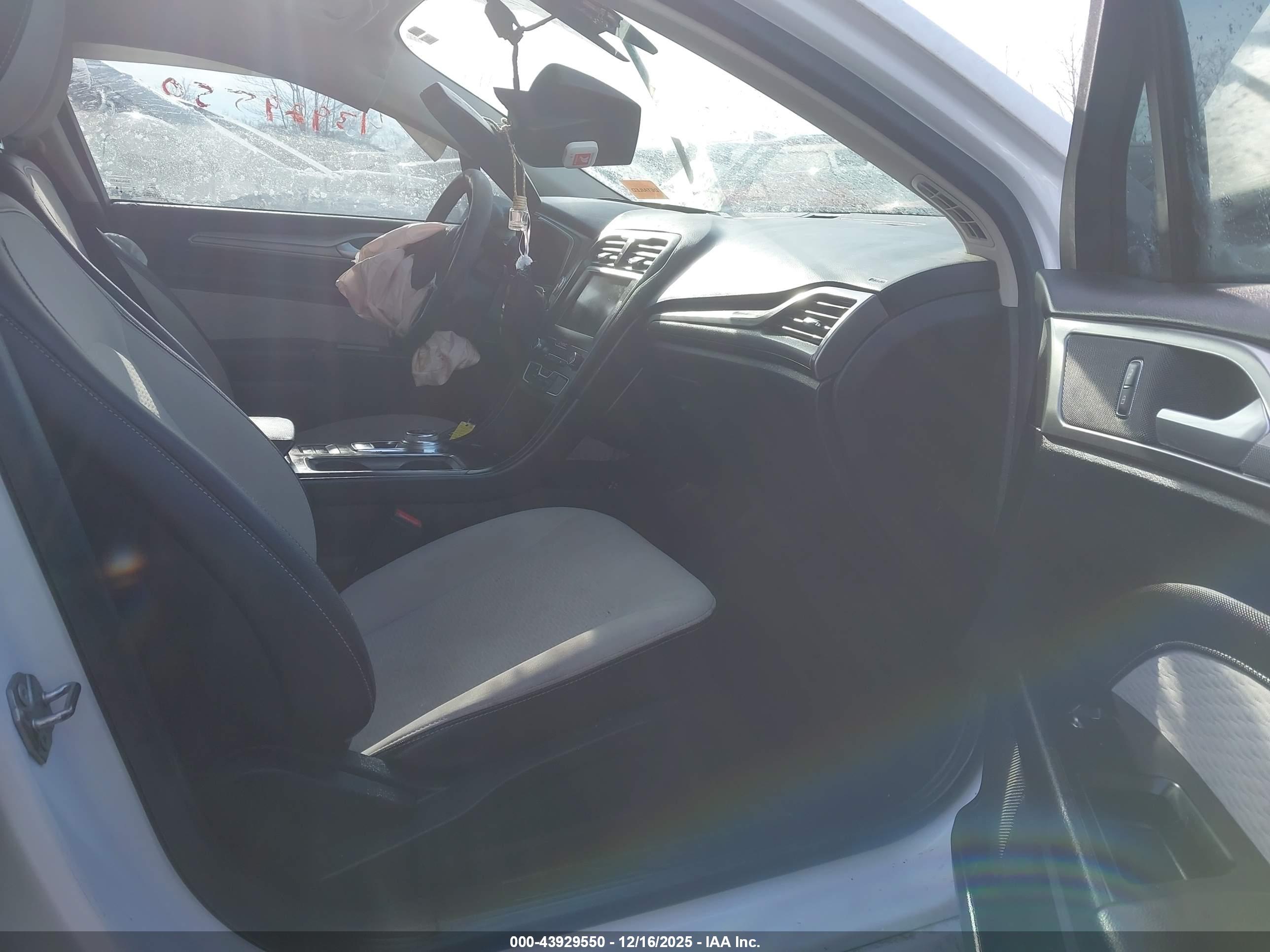 FORD FUSION image 5