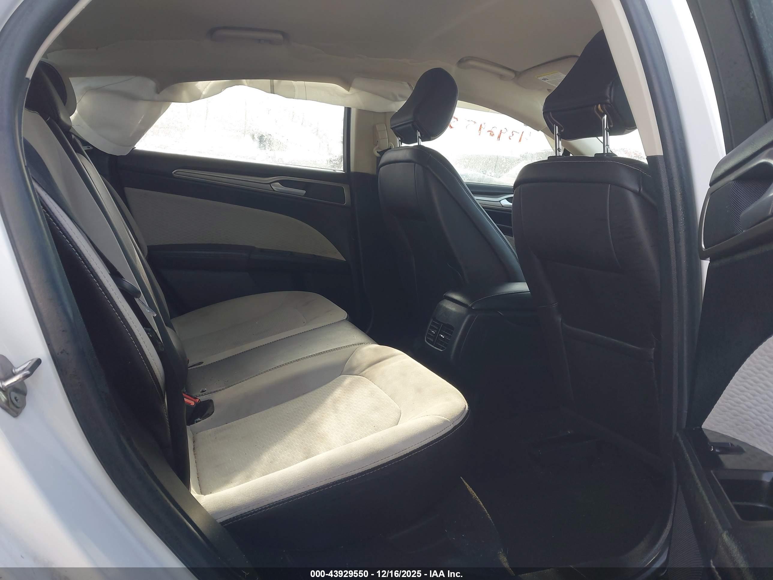 FORD FUSION image 8