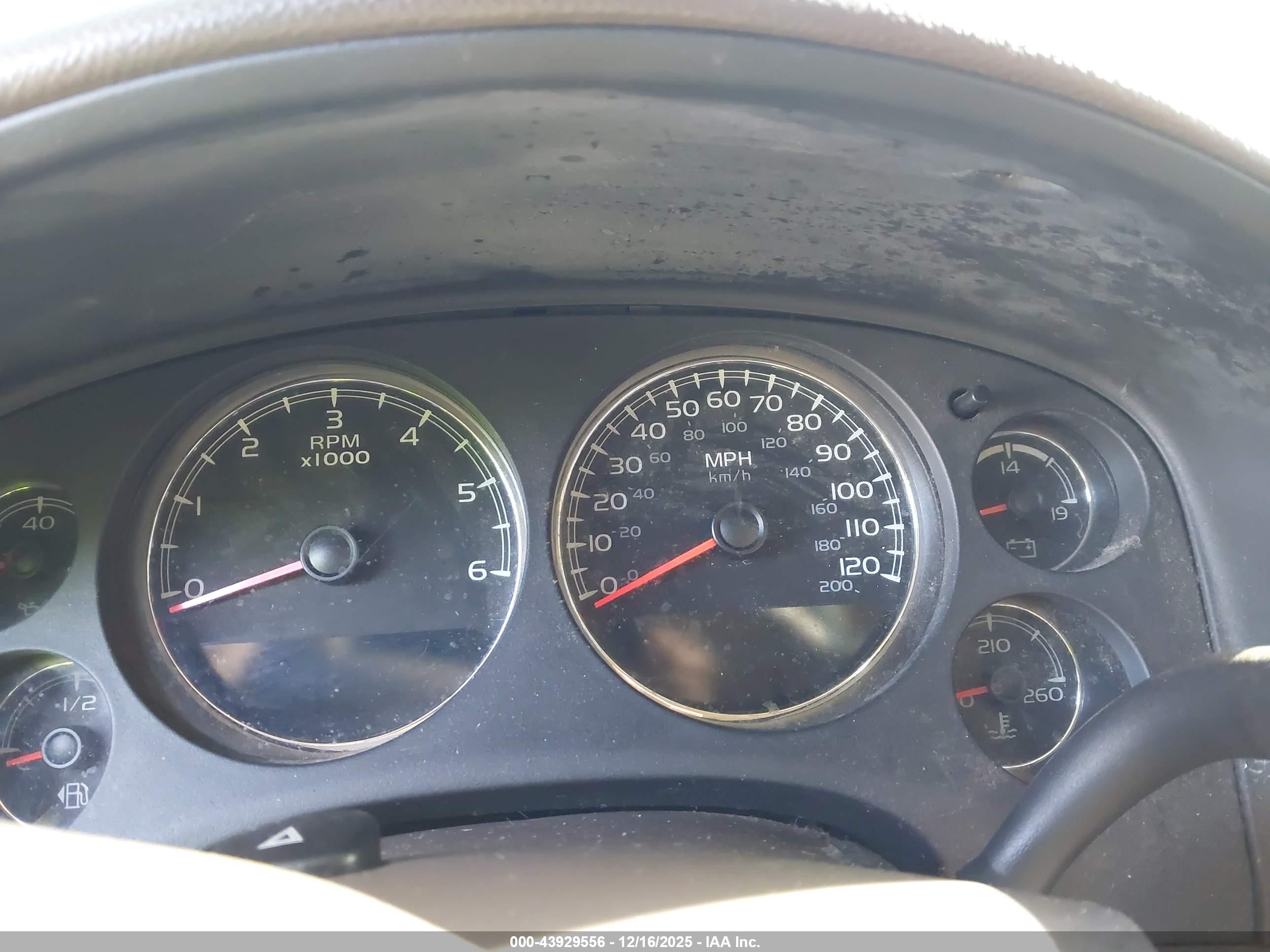 CHEVROLET TAHOE image 7