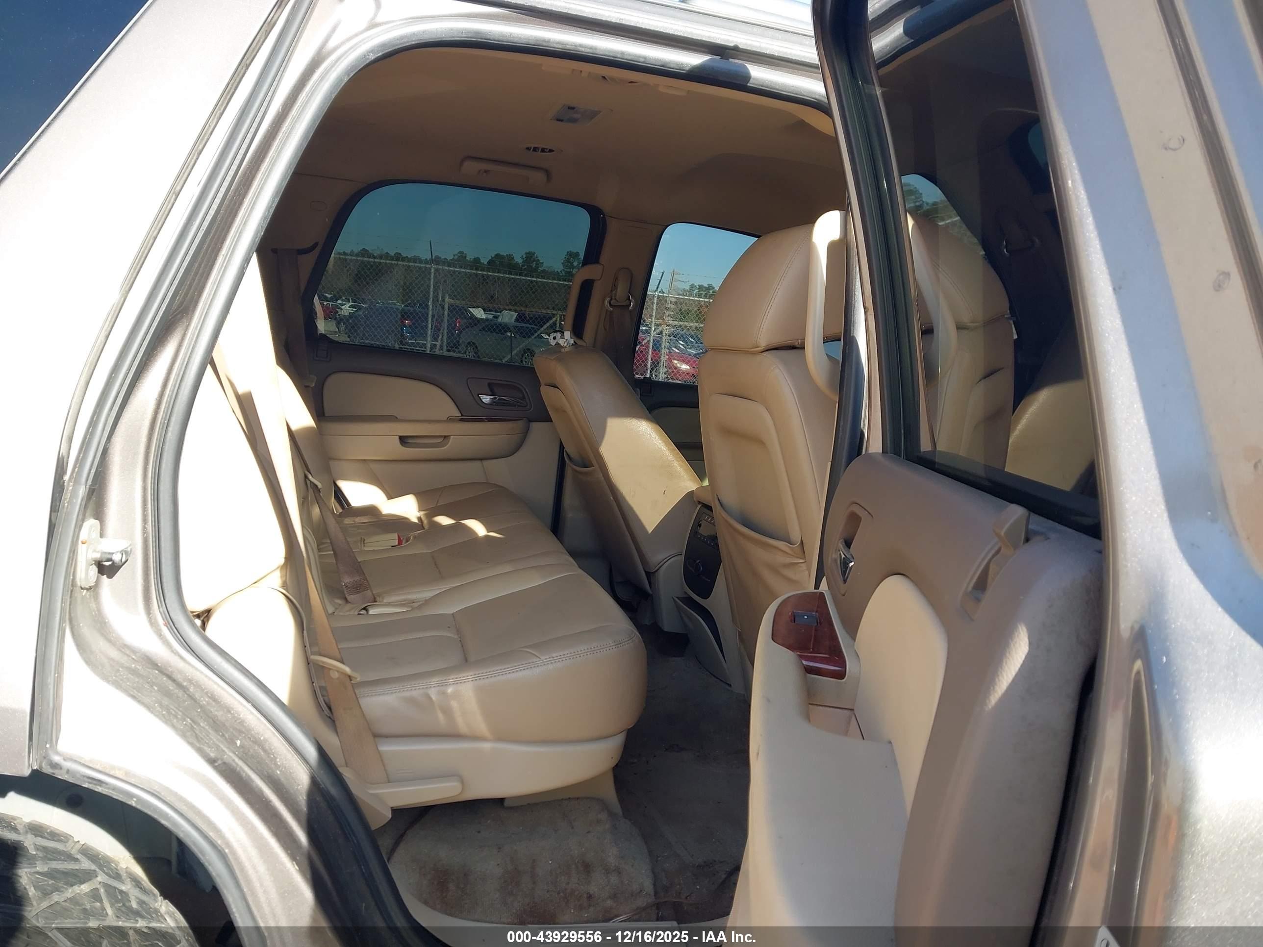 CHEVROLET TAHOE image 8