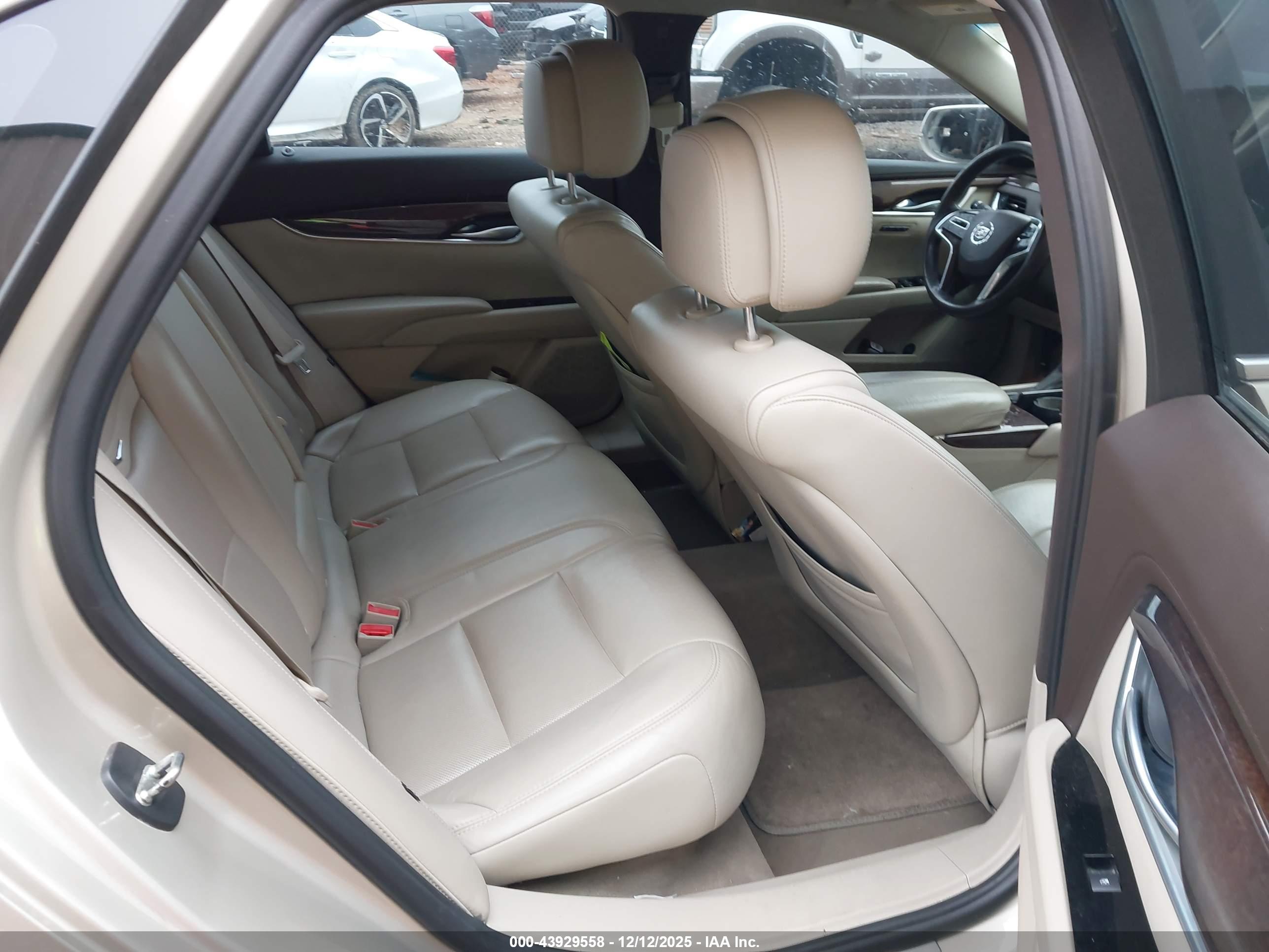 CADILLAC XTS image 8