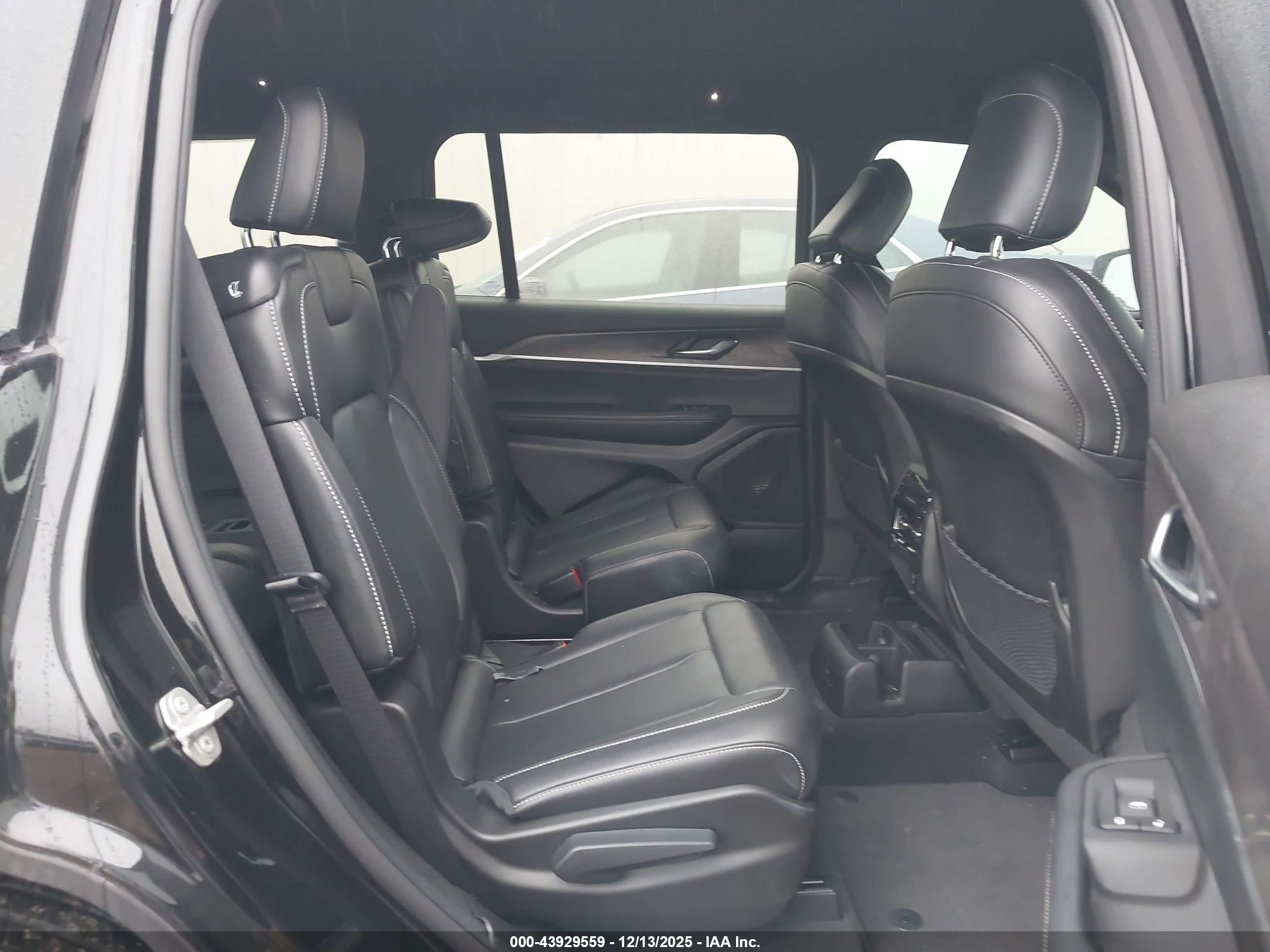 JEEP GRAND image 8