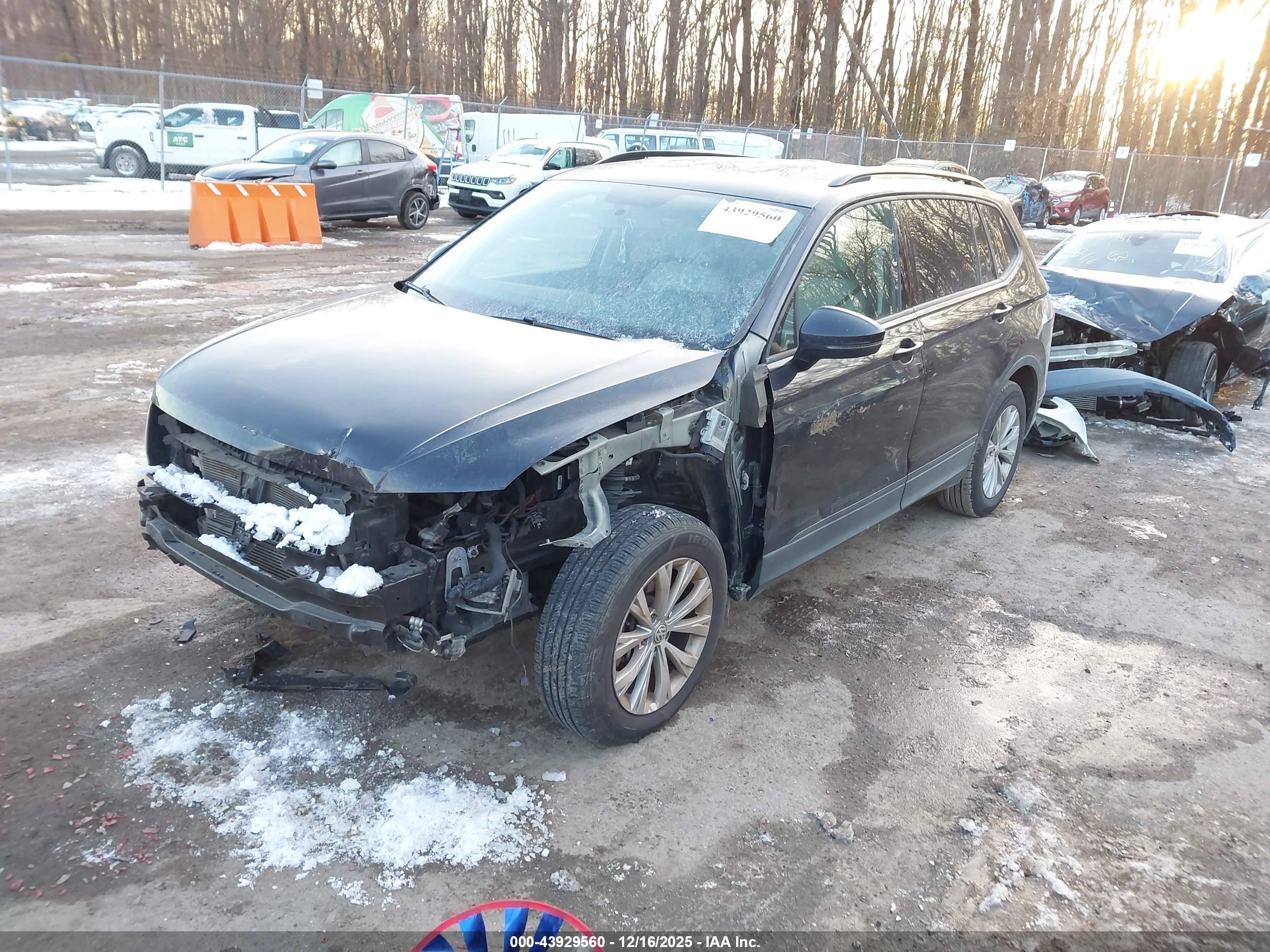 VOLKSWAGEN TIGUAN image 2
