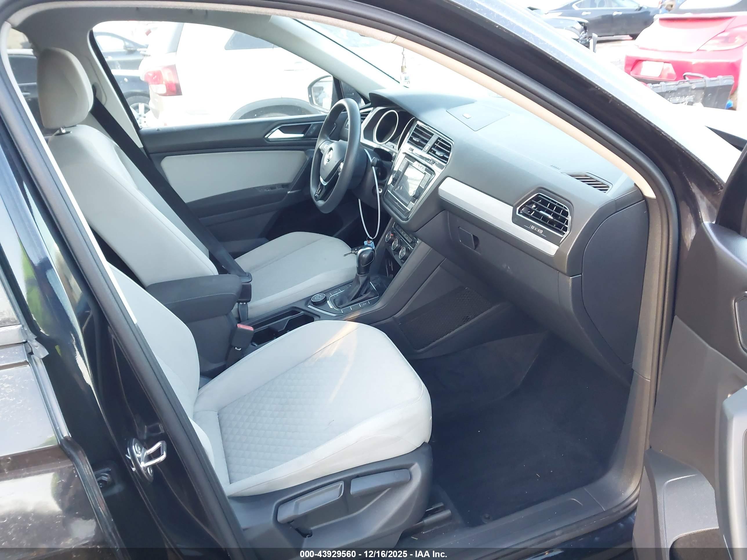 VOLKSWAGEN TIGUAN image 5
