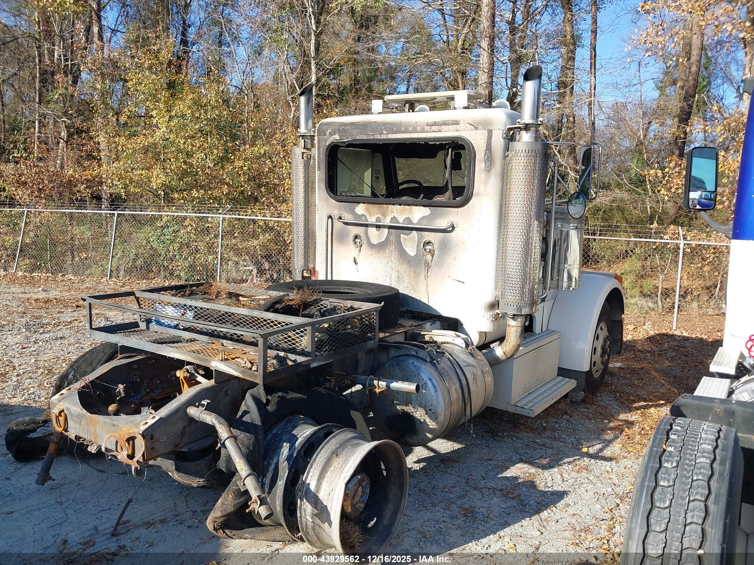 PETERBILT 379 image 4