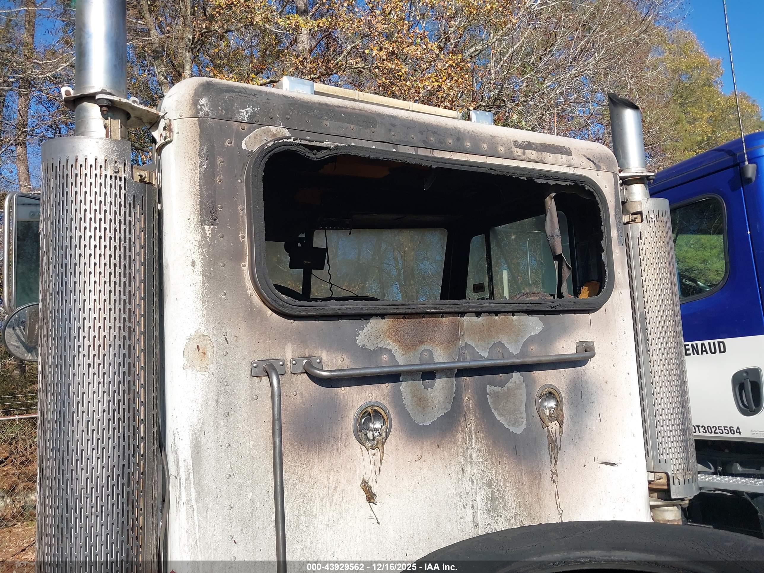 PETERBILT 379 image 7