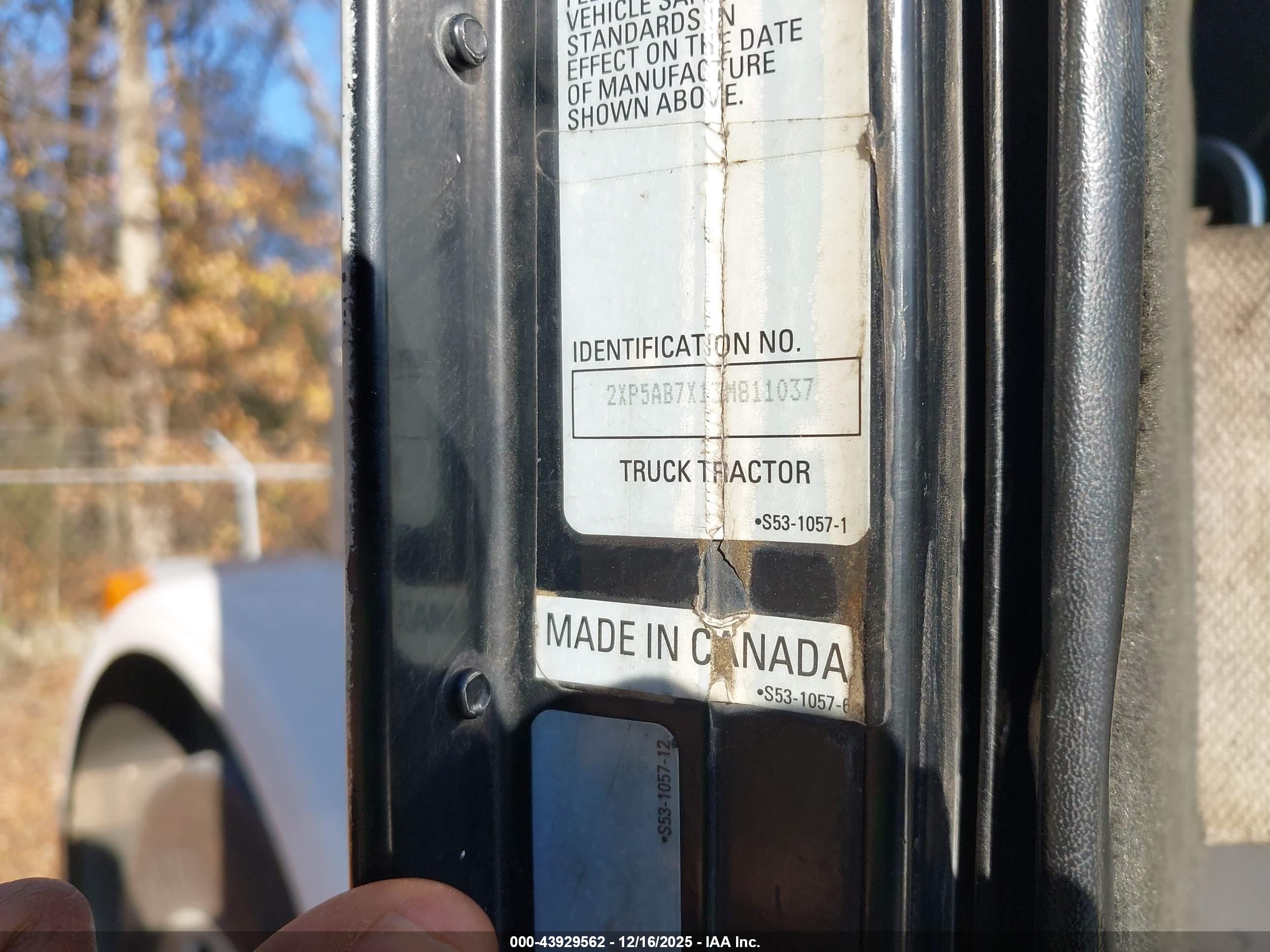 PETERBILT 379 image 9