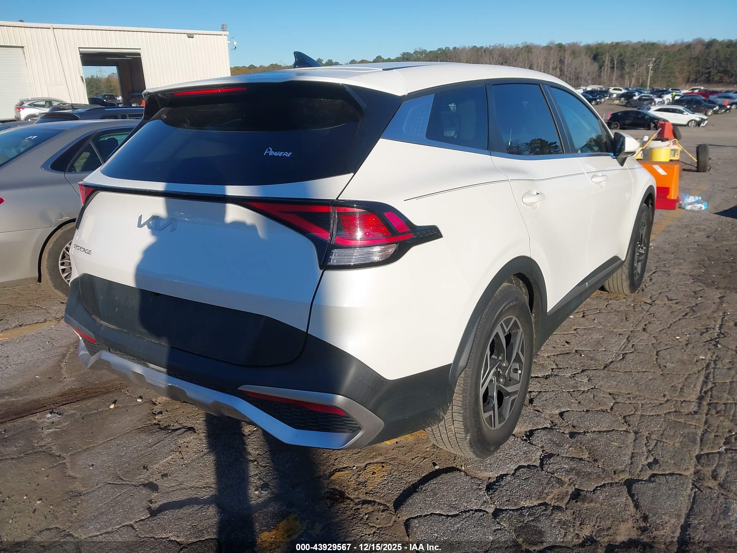KIA SPORTAGE image 4