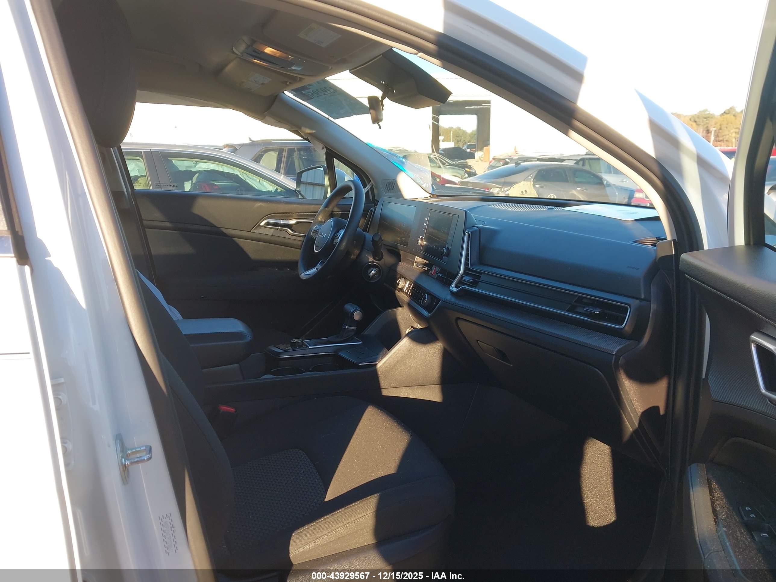 KIA SPORTAGE image 5