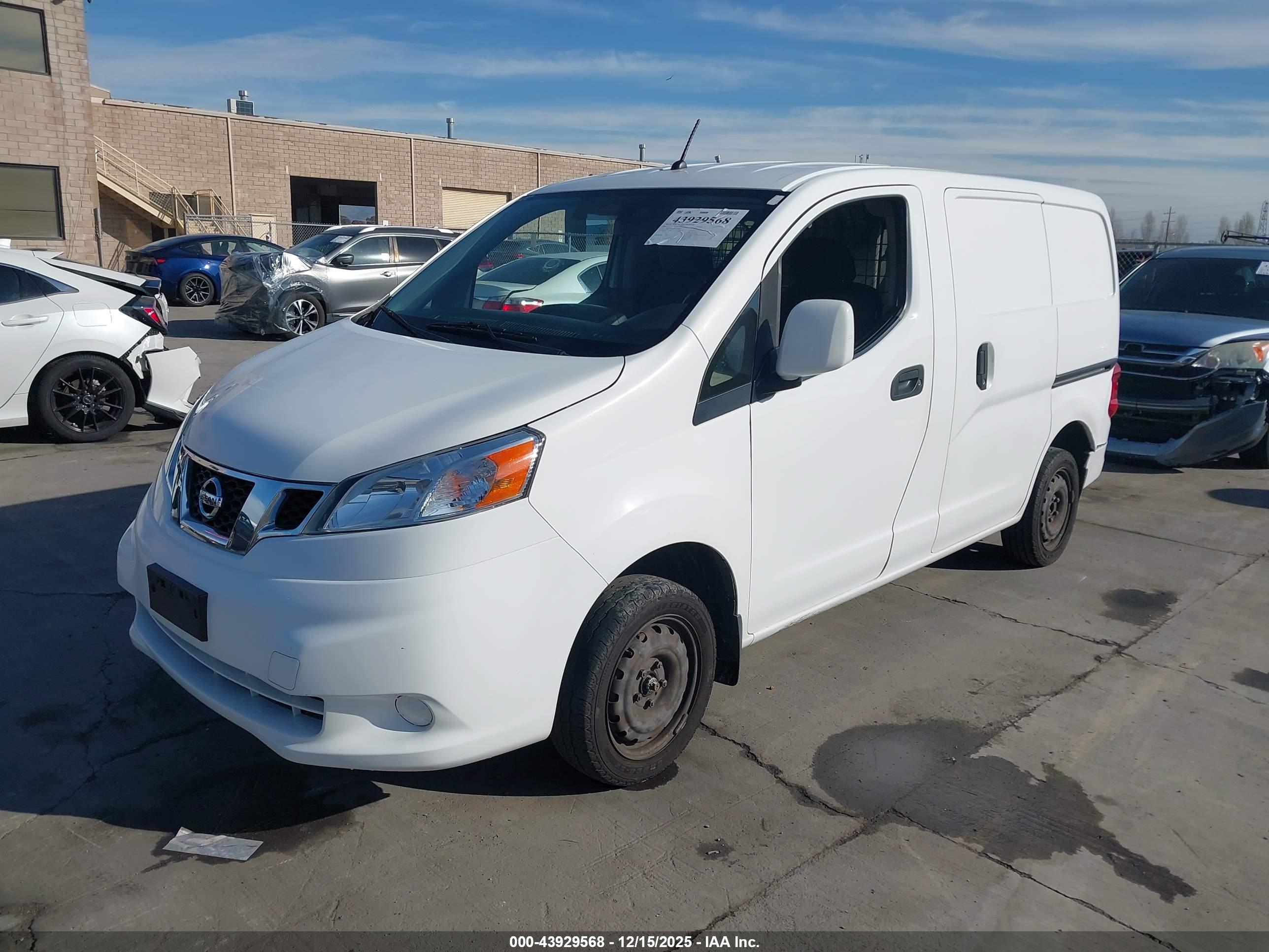 NISSAN NV200 image 2