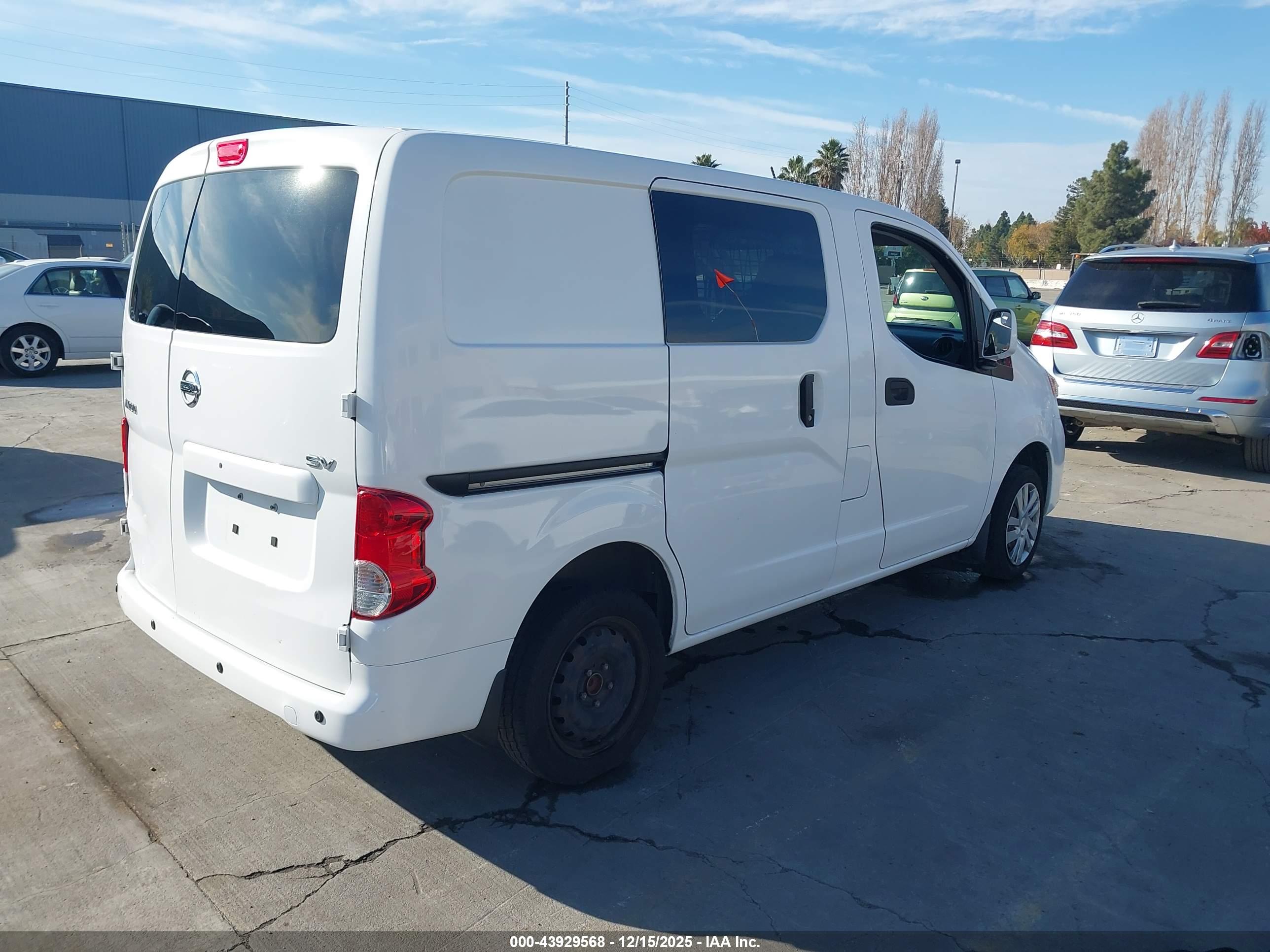 NISSAN NV200 image 4