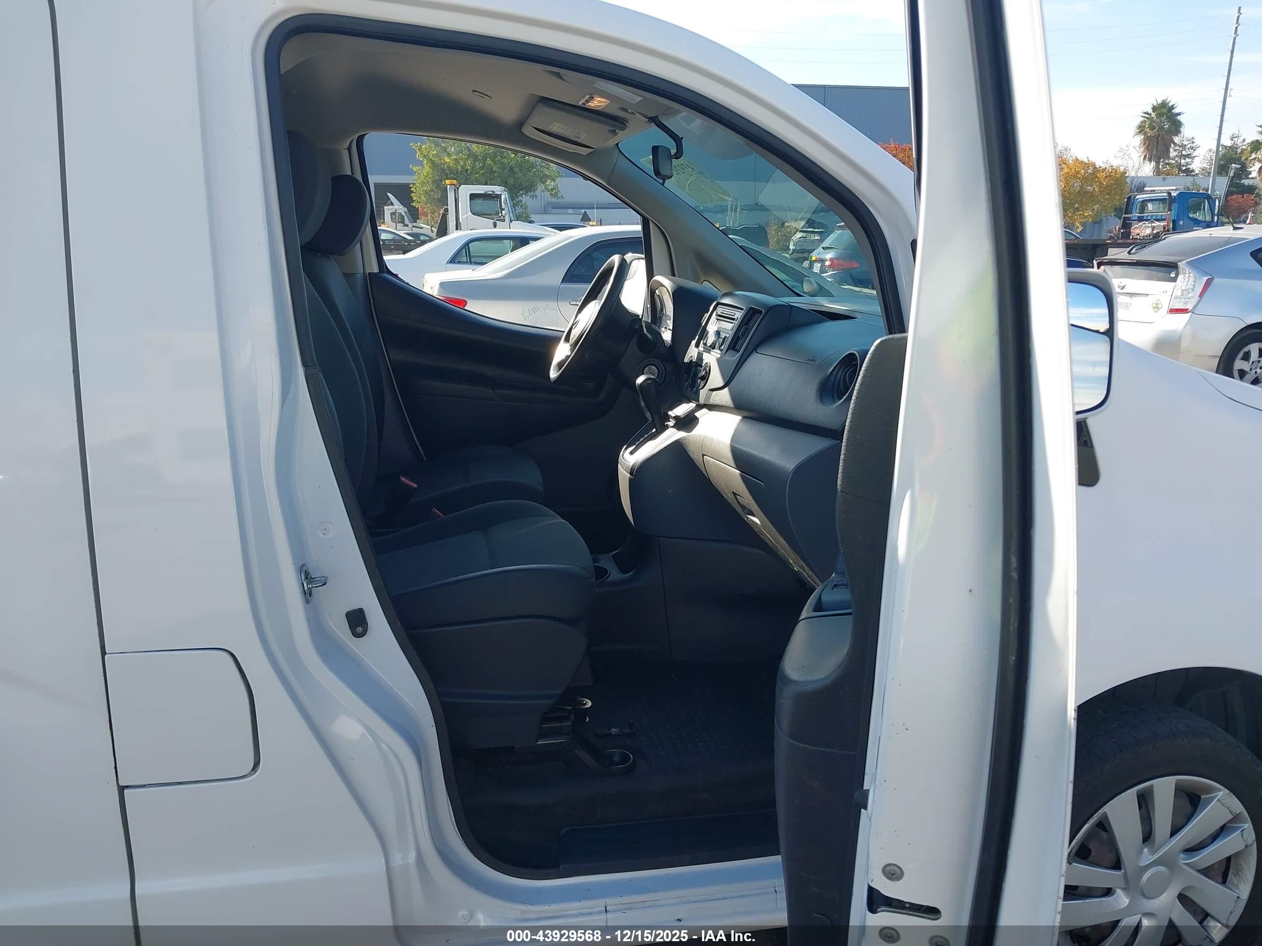 NISSAN NV200 image 5