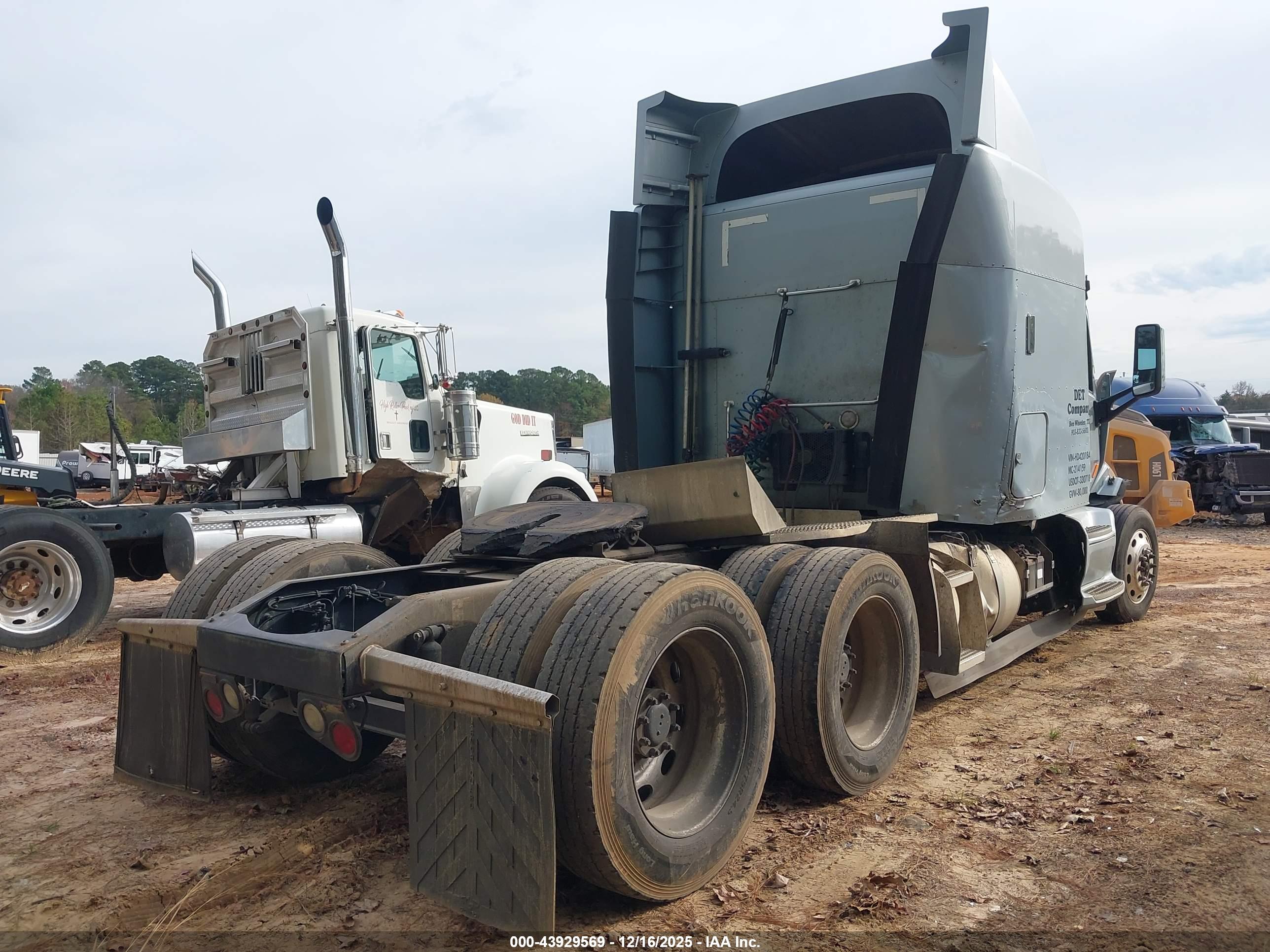 PETERBILT 579 image 4