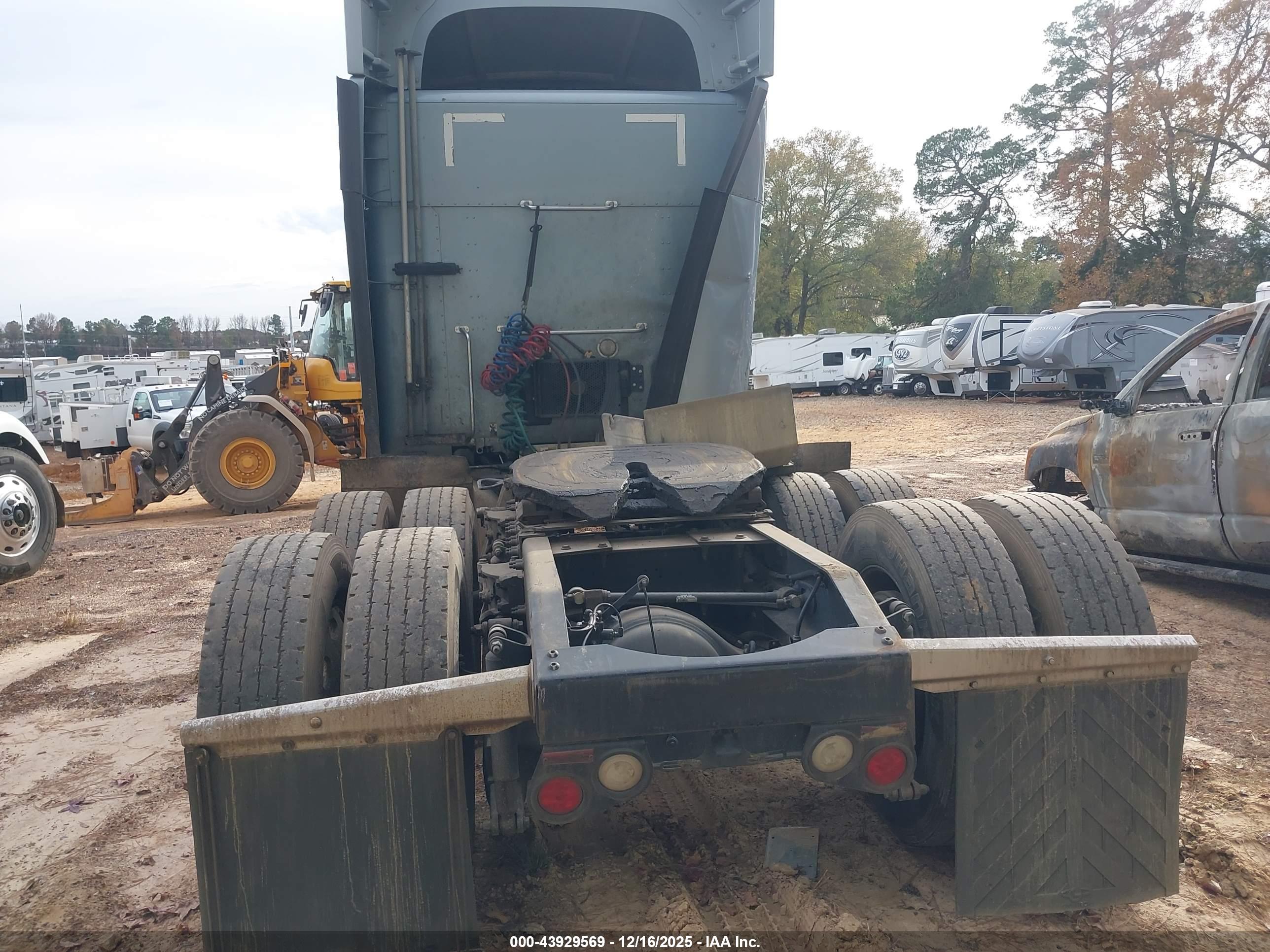 PETERBILT 579 image 7