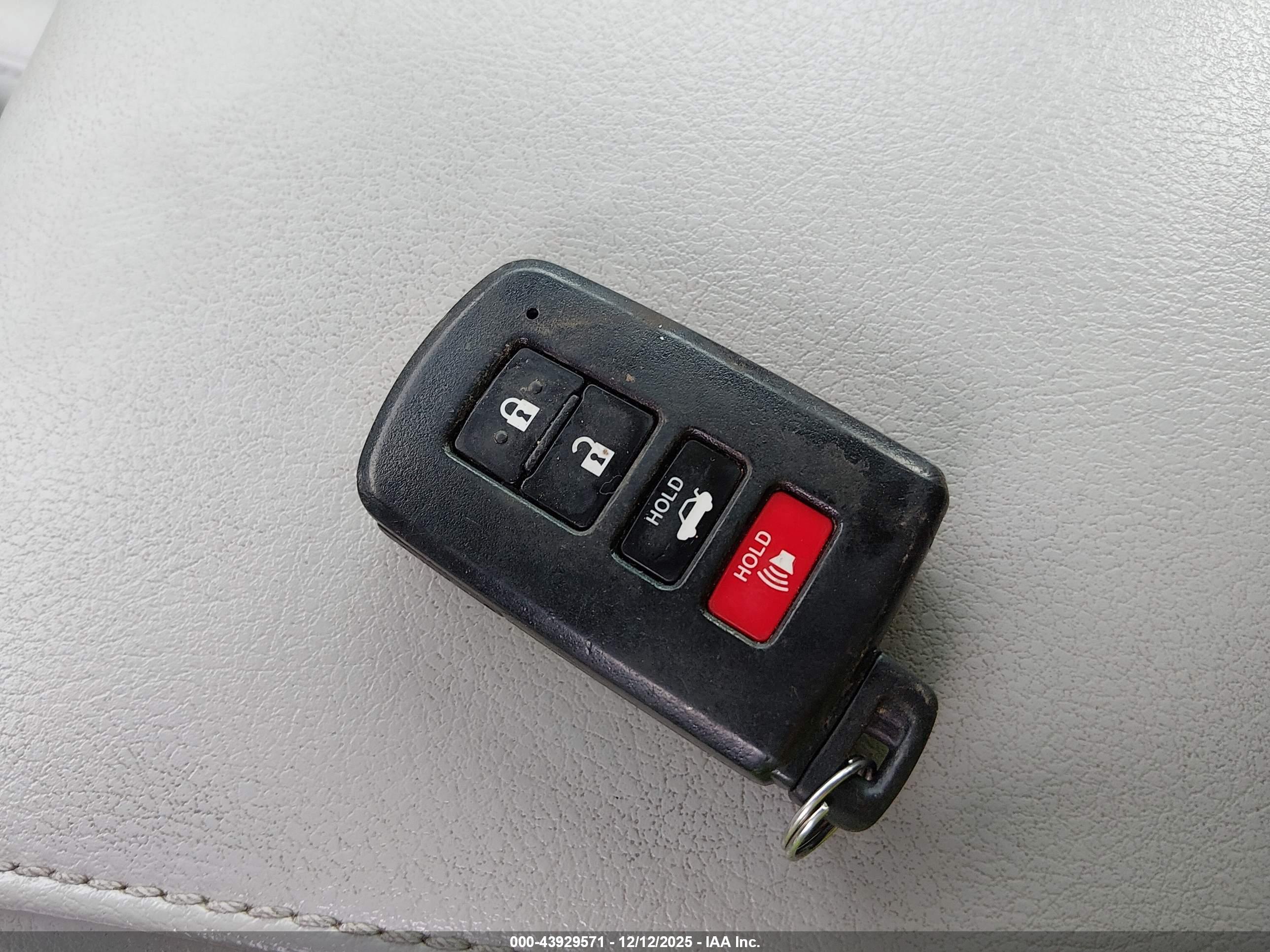 TOYOTA CAMRY image 11