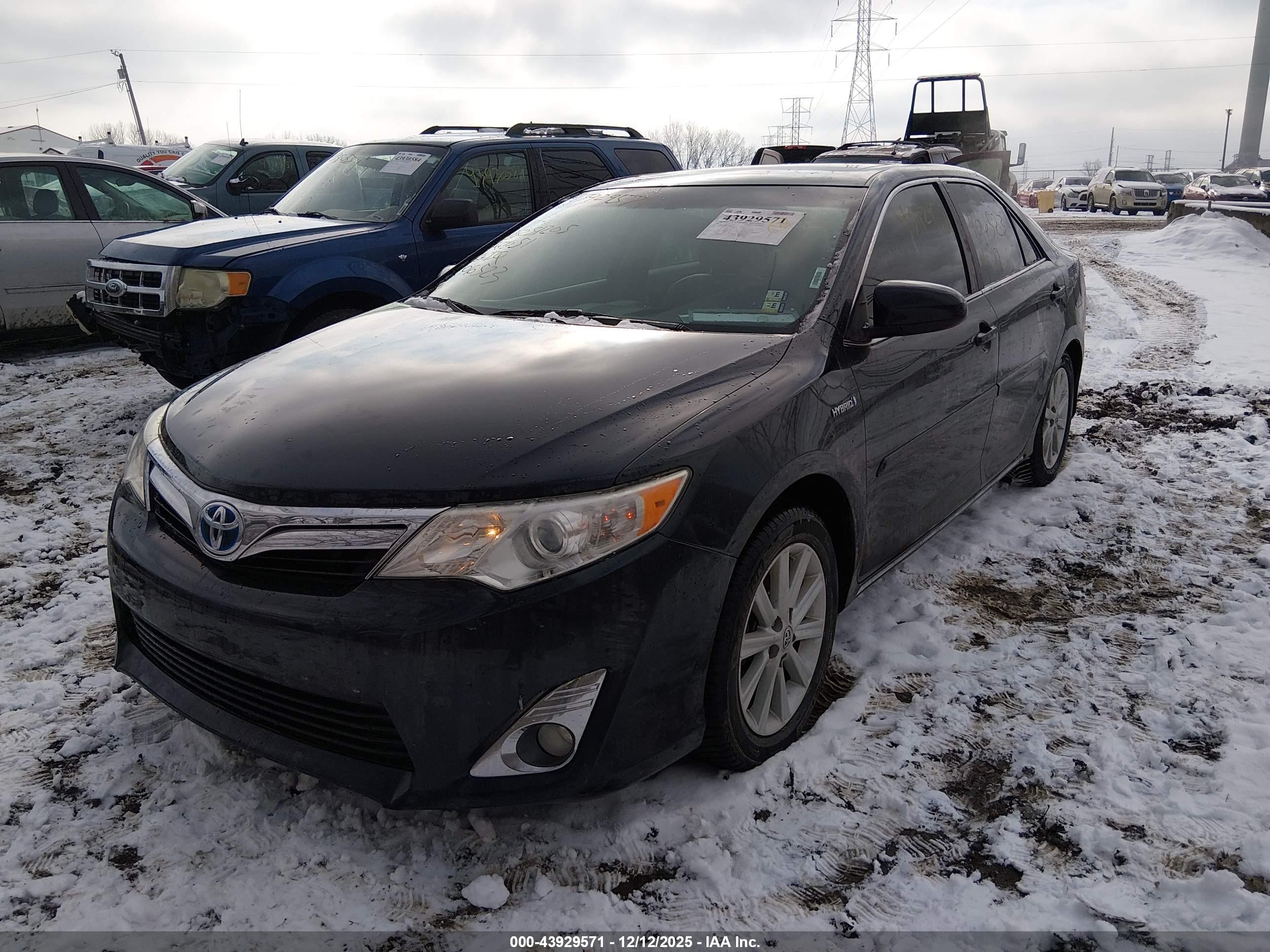 TOYOTA CAMRY image 2