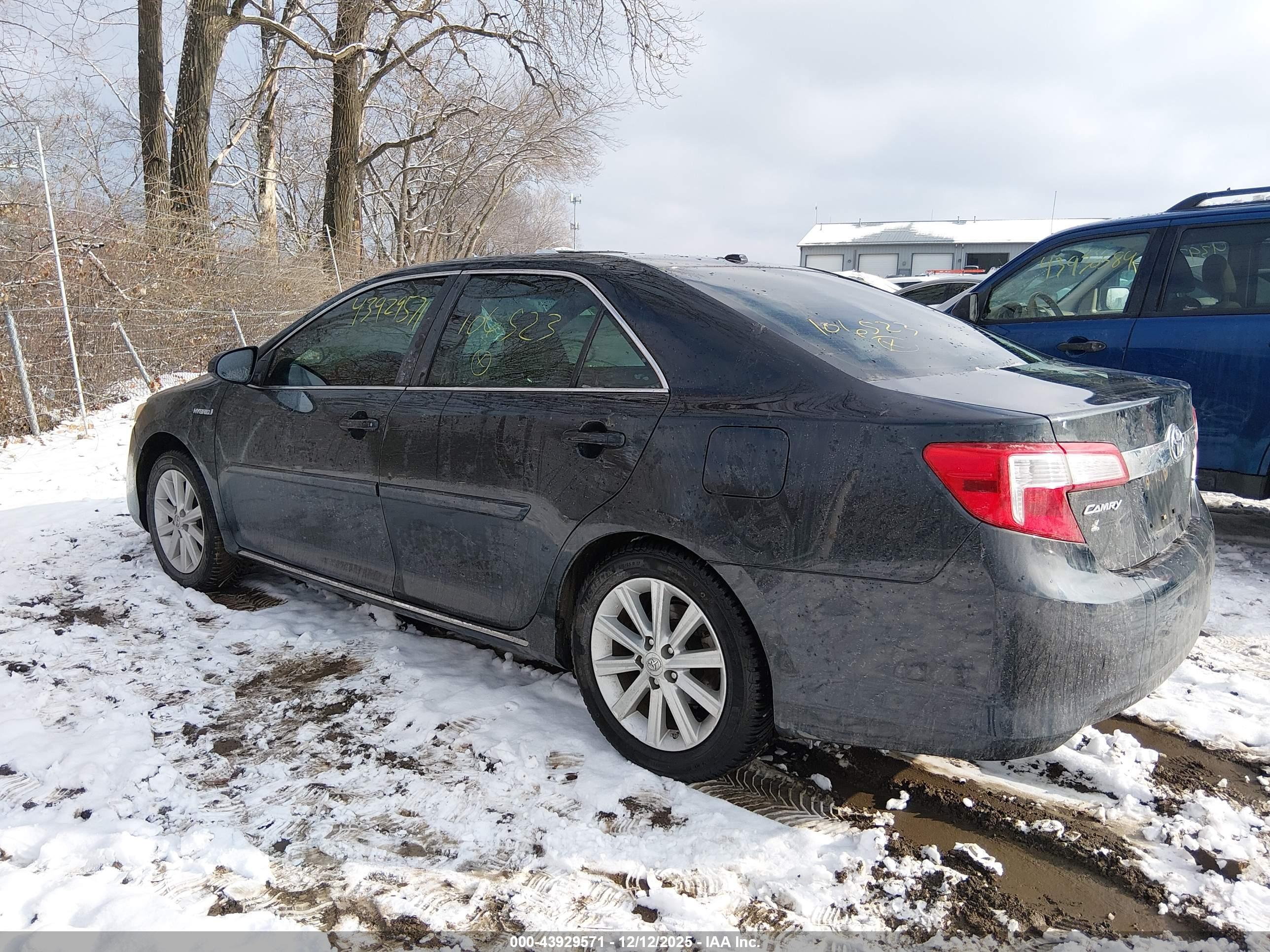 TOYOTA CAMRY image 3