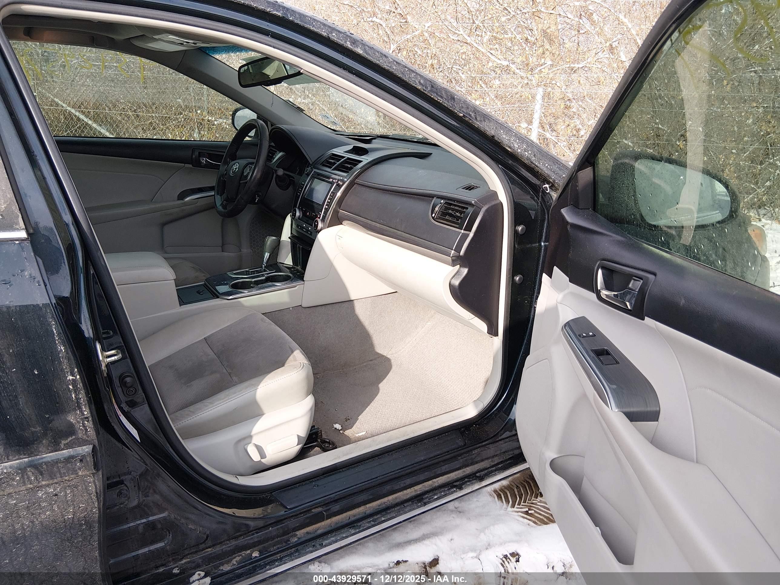 TOYOTA CAMRY image 5