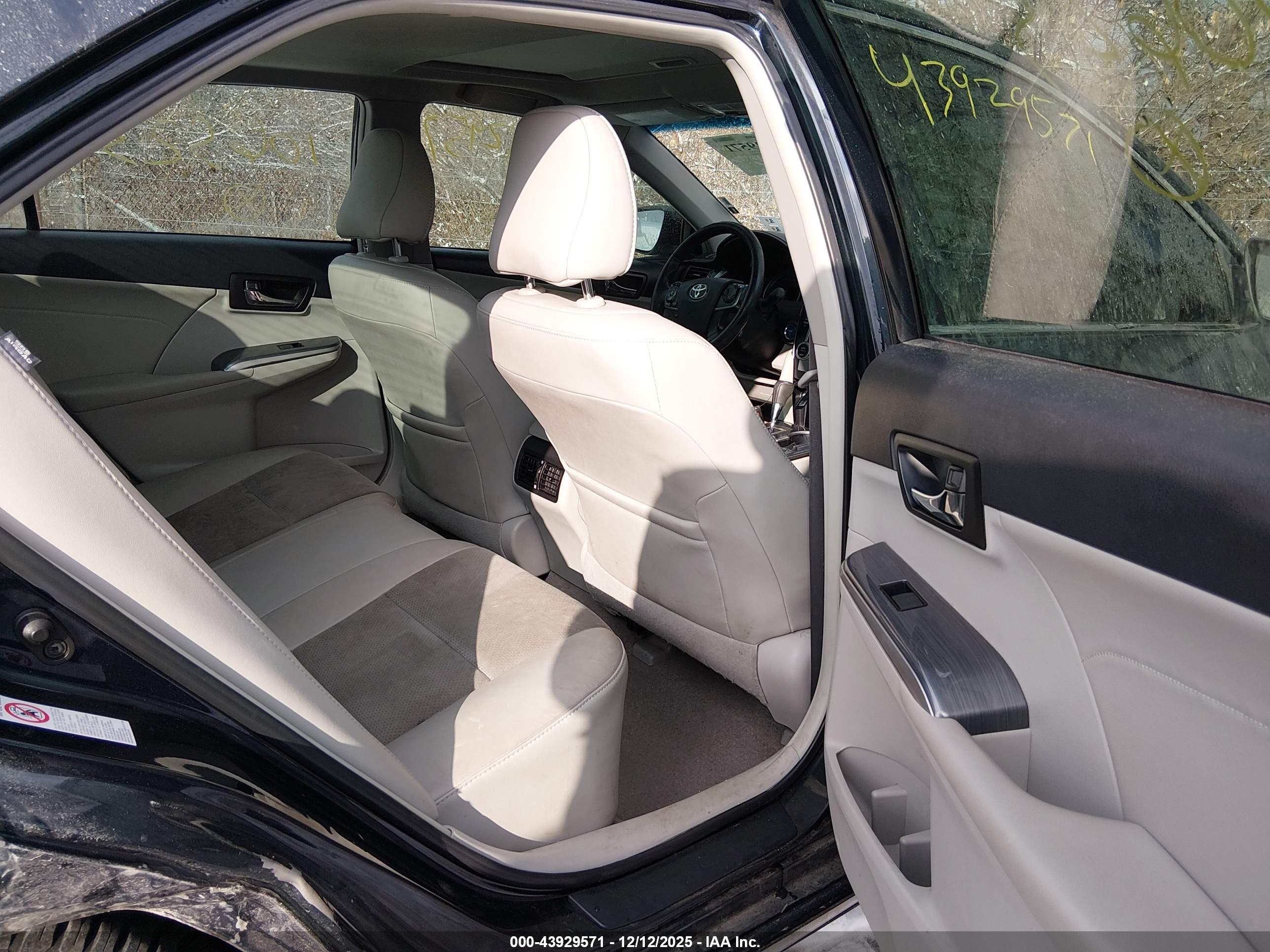 TOYOTA CAMRY image 8