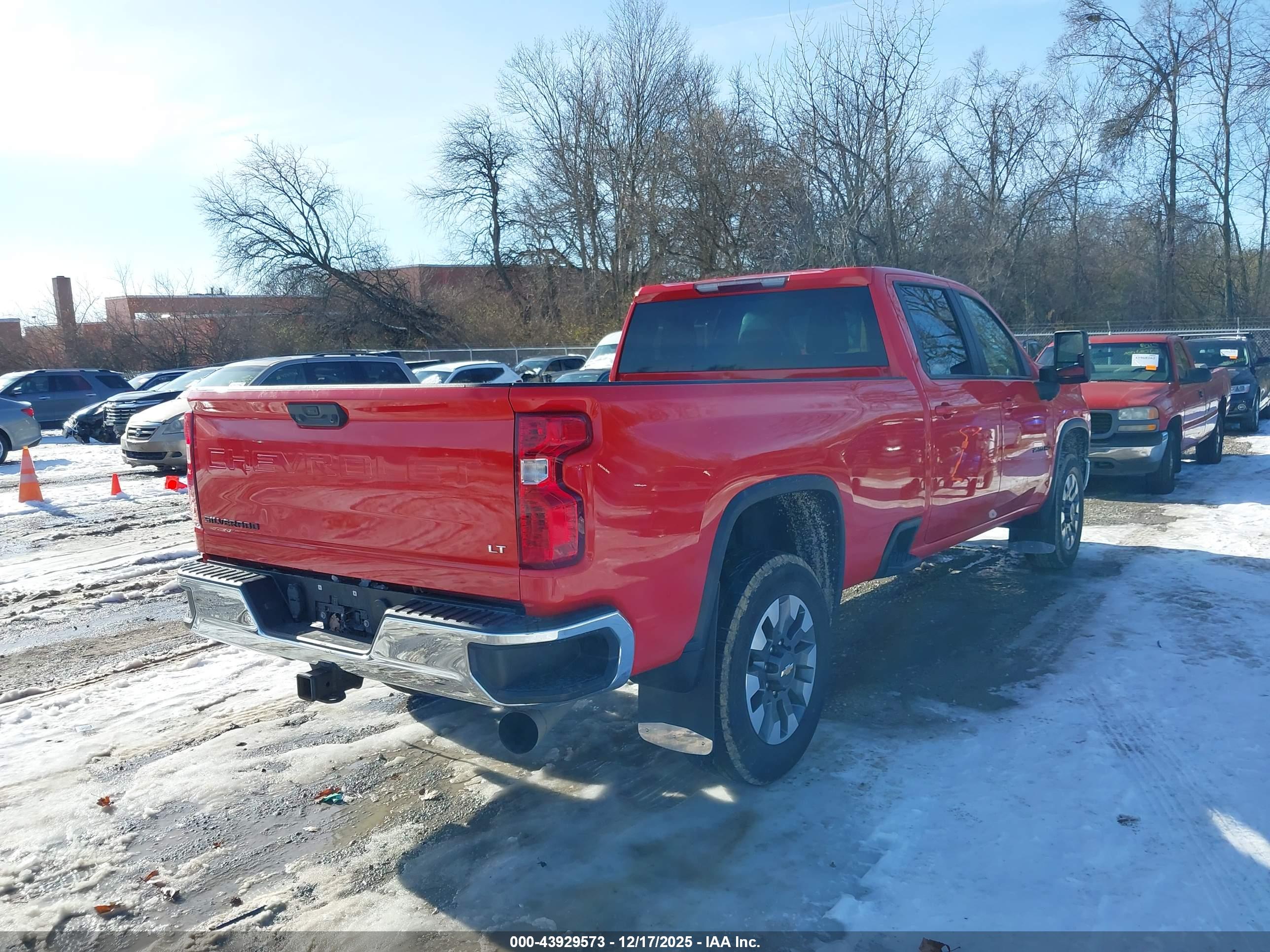 CHEVROLET SILVERADO image 4