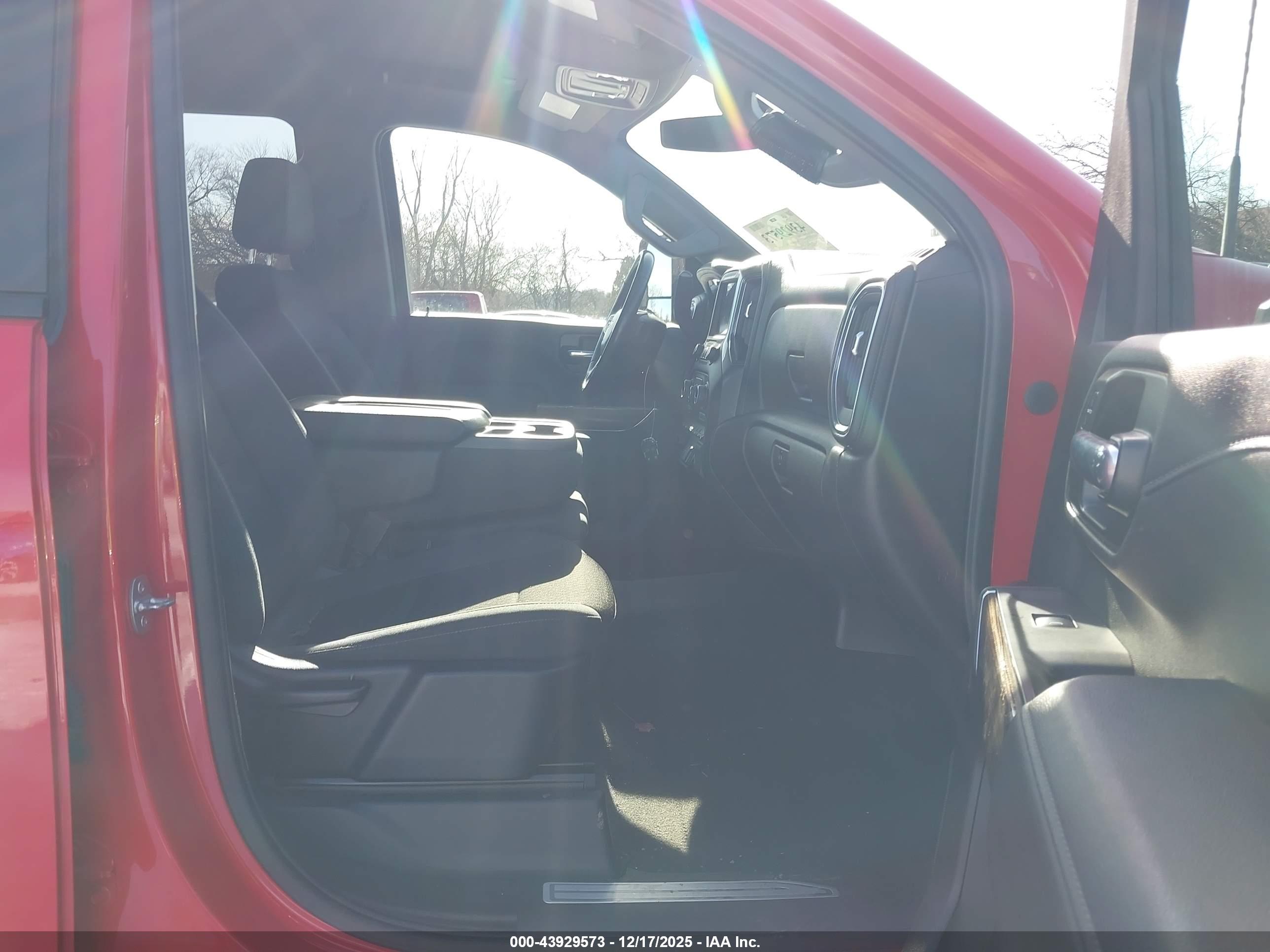 CHEVROLET SILVERADO image 5