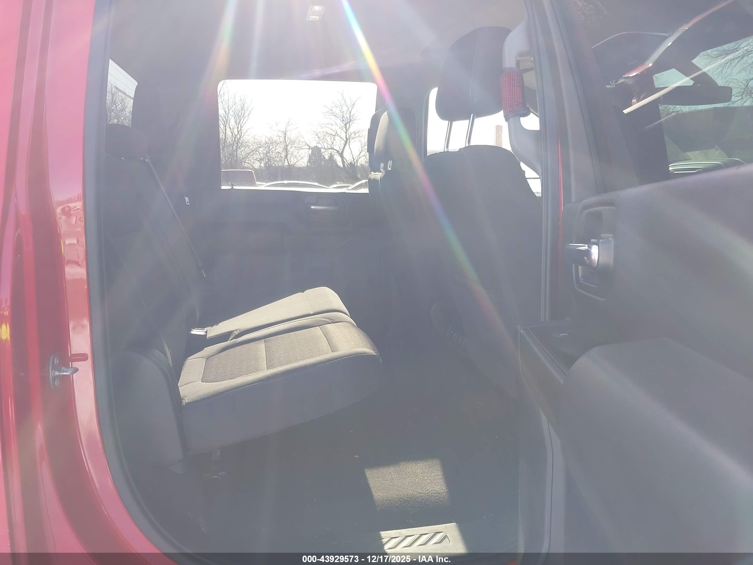 CHEVROLET SILVERADO image 8