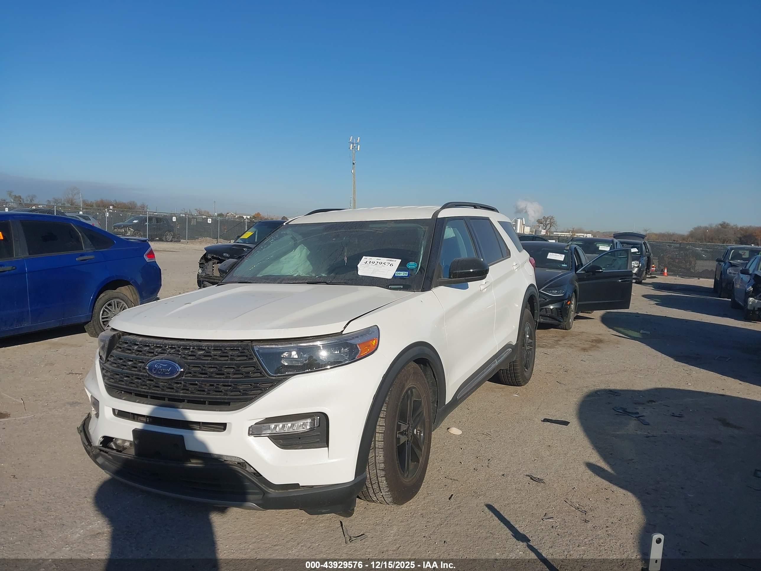 FORD EXPLORER image 2
