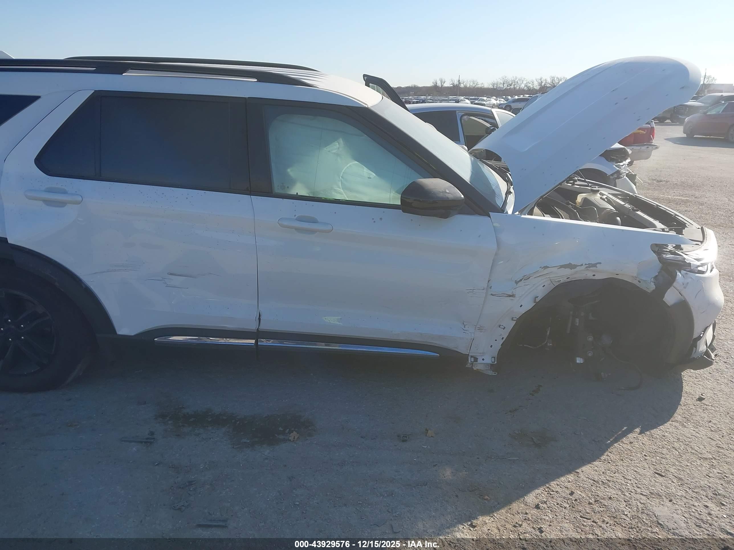 FORD EXPLORER image 6