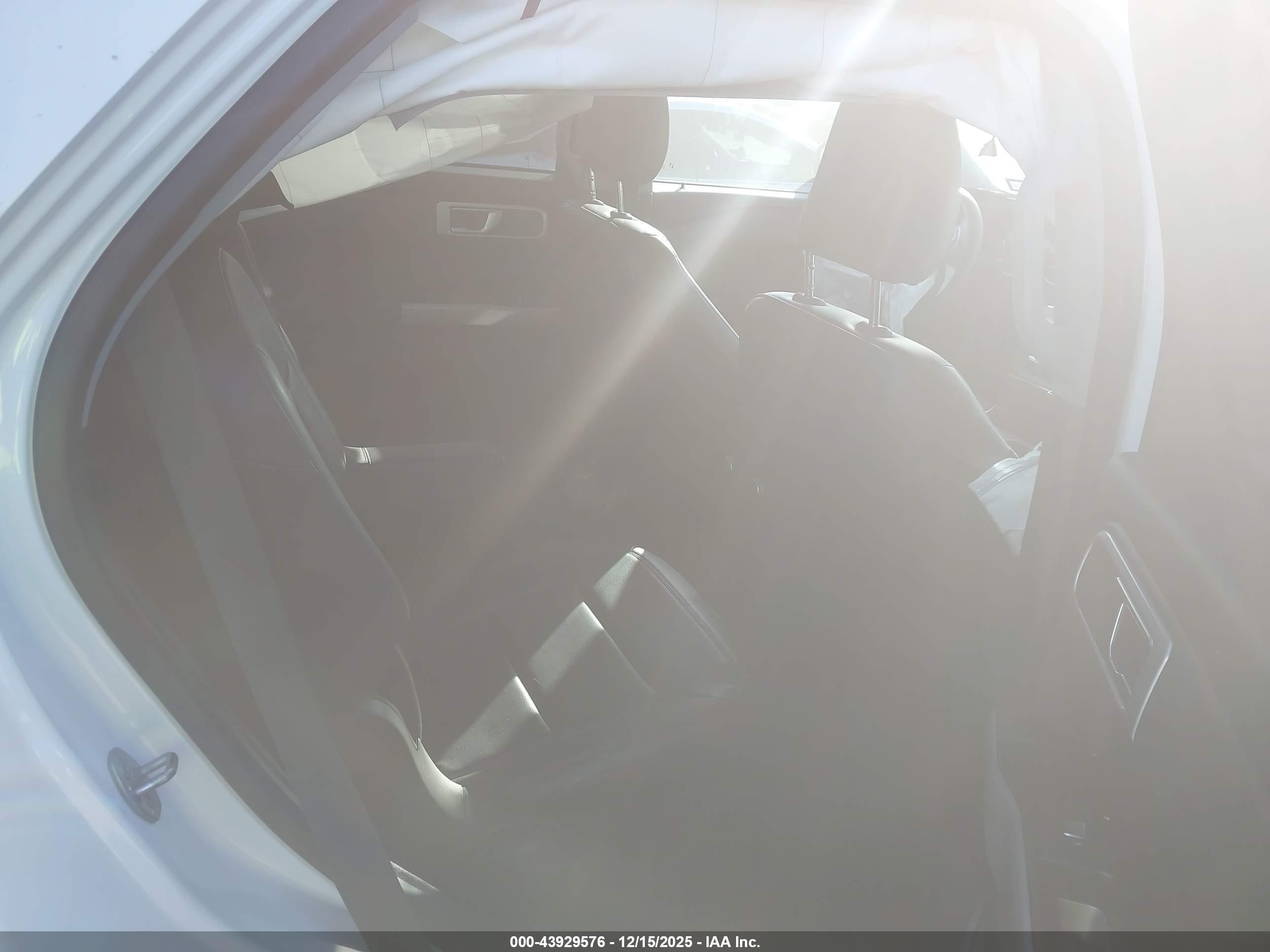 FORD EXPLORER image 8