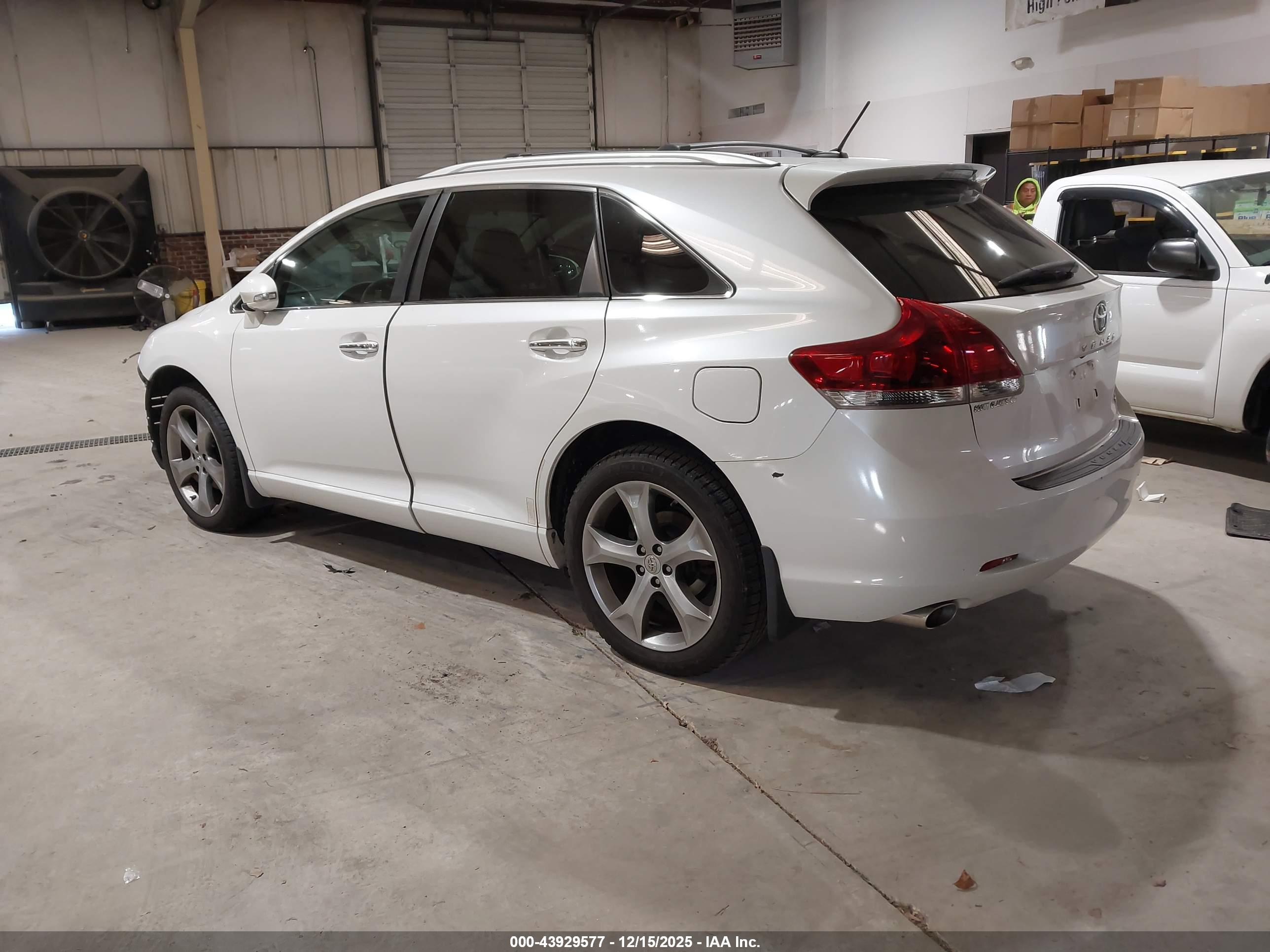 TOYOTA VENZA image 3