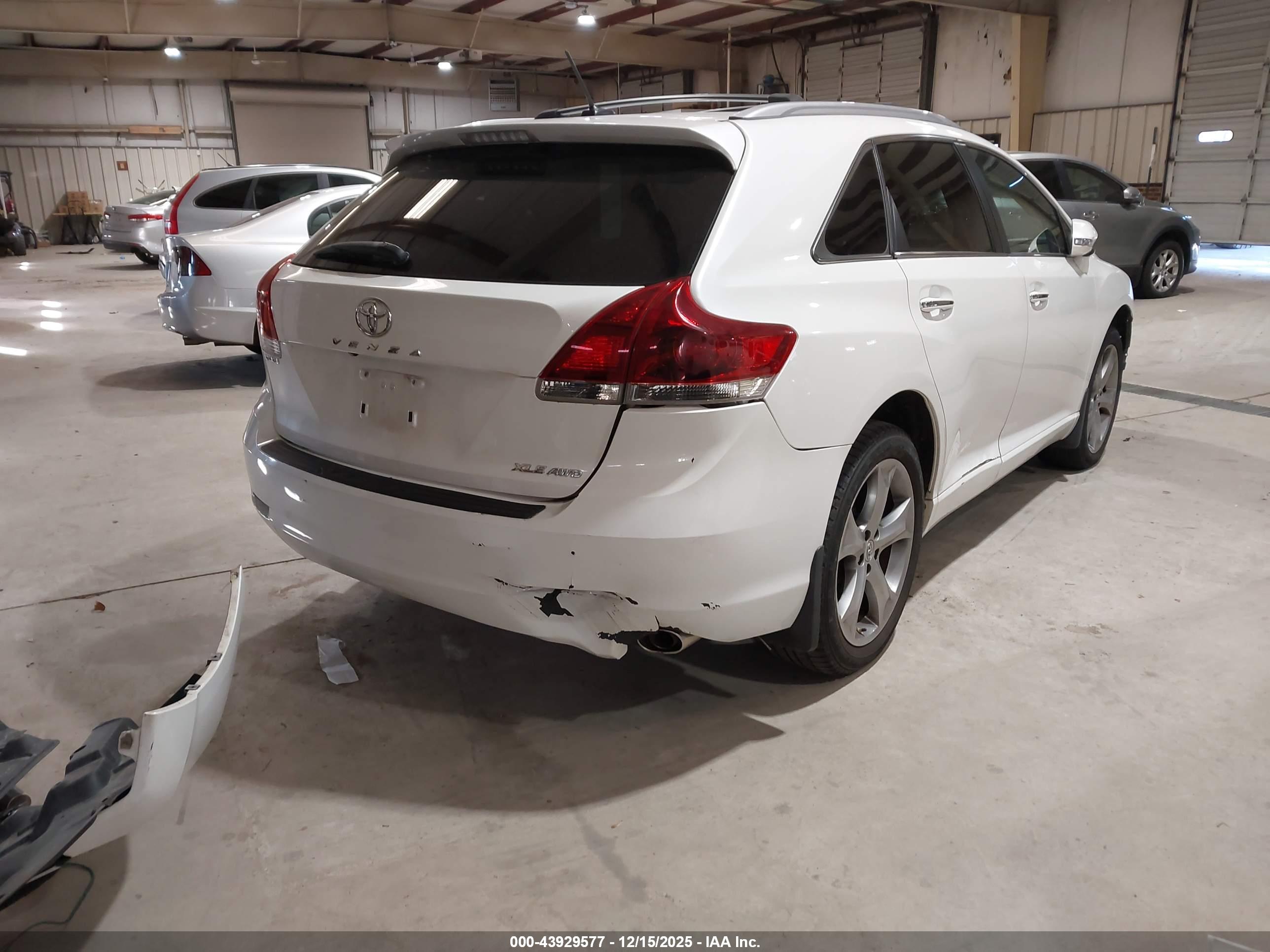 TOYOTA VENZA image 4