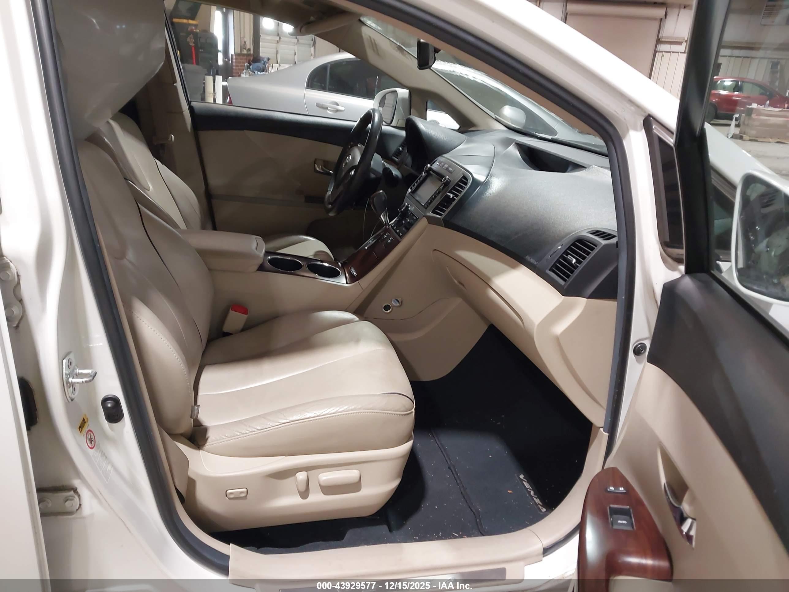 TOYOTA VENZA image 5